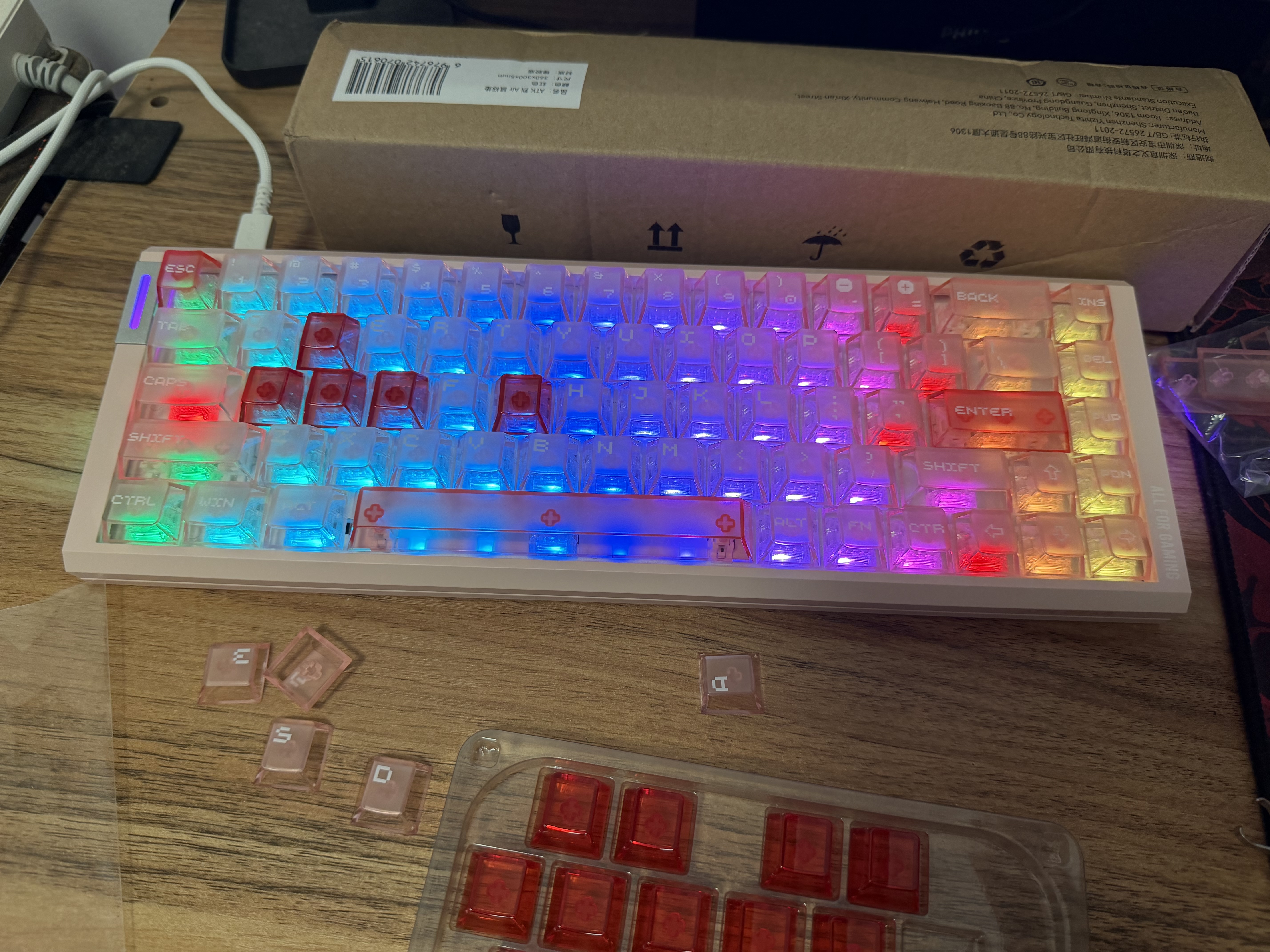 ATKRS6Air磁轴键盘 RT客制化电竞游戏机械键盘有线无畏契约68键 RS6Air 粉色乾元轴 实拍图