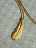 周生生羽毛黄金吊坠 挂坠女不含项链生日礼物86820P 计价4.65克 实拍图