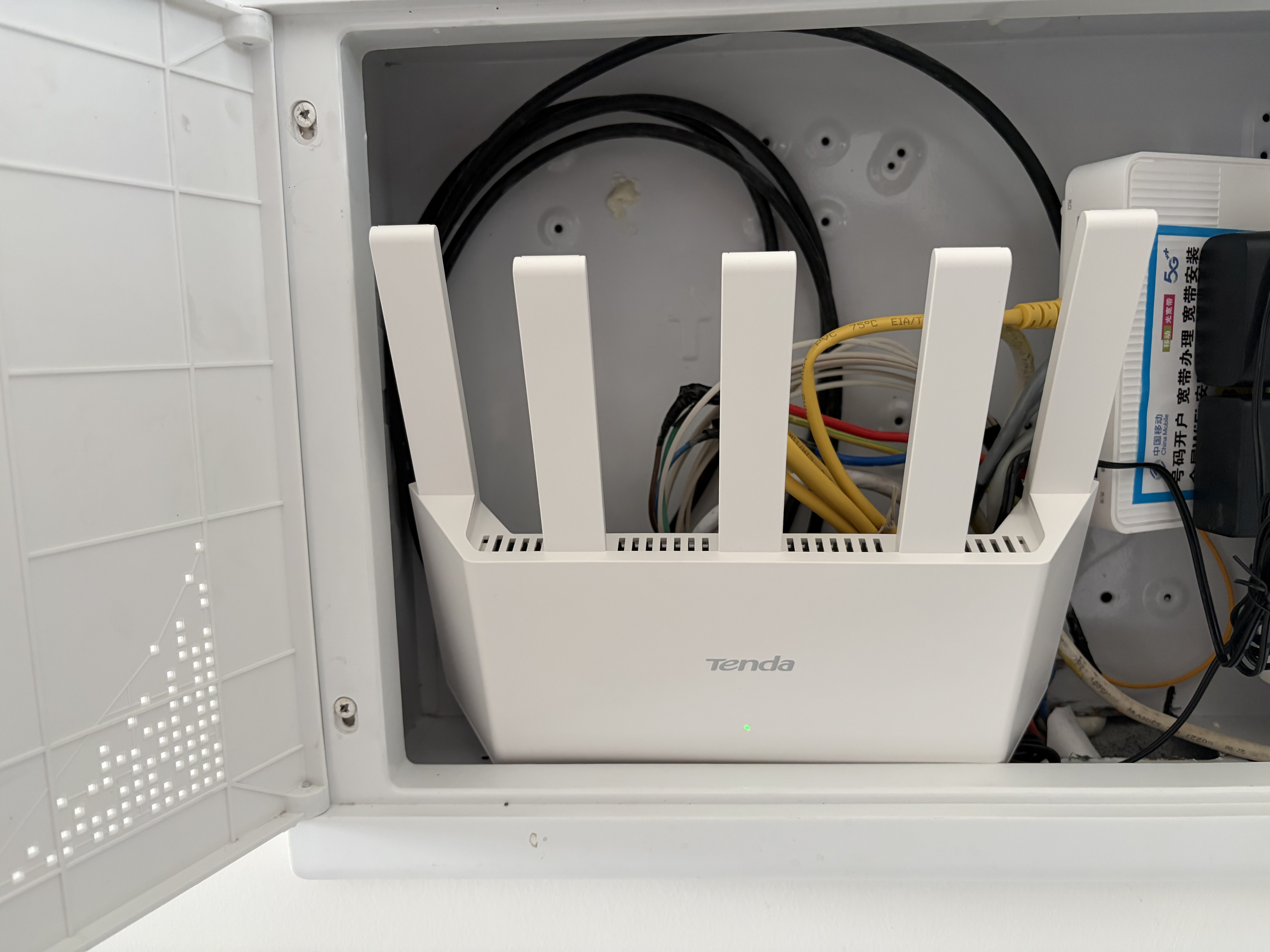 Tenda腾达路由器WiFi7【京东独家】无线千兆穿墙王信号放大器增强家用全屋2.5g网口云霄BE3600立式 实拍图