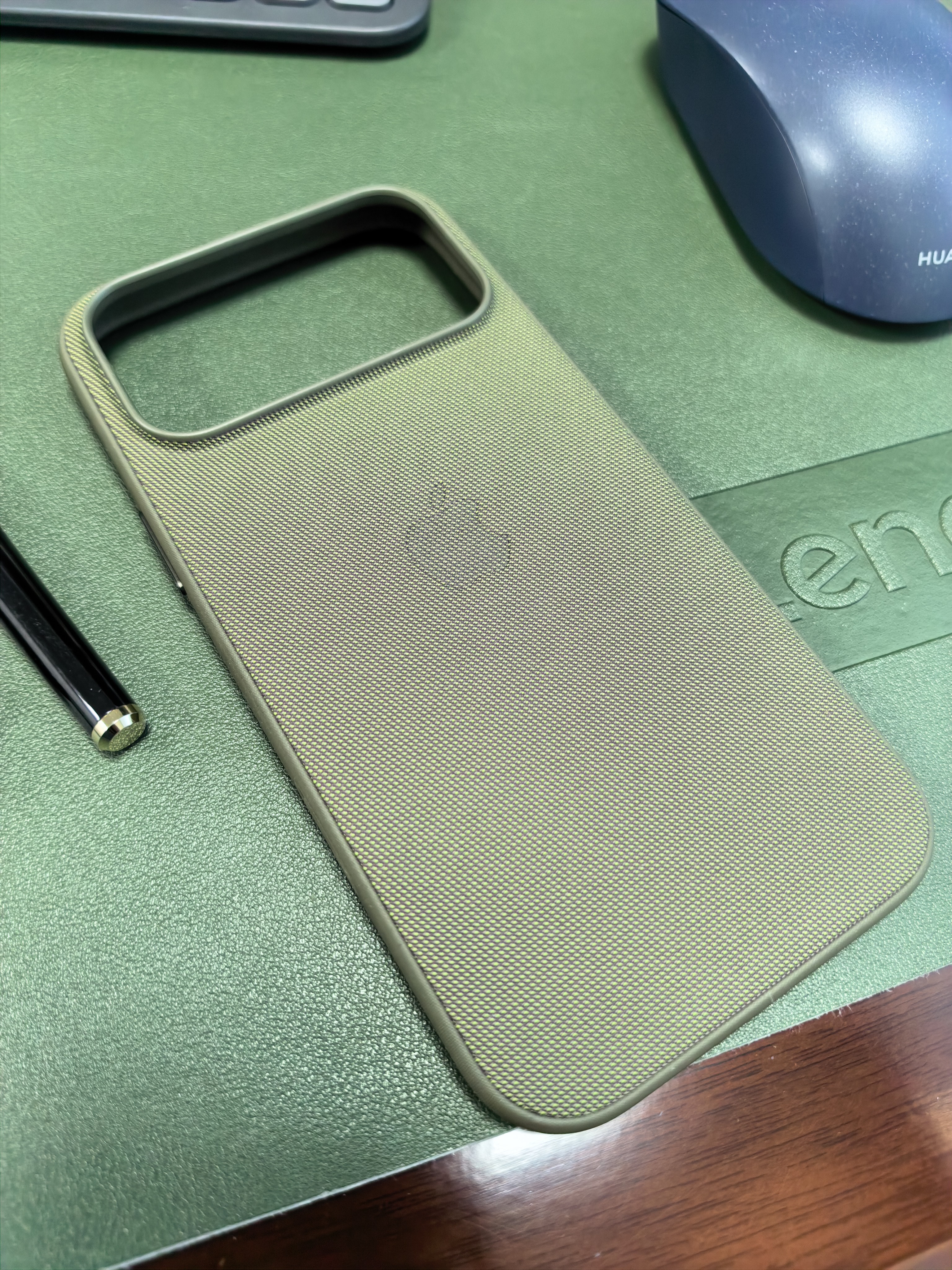Apple/苹果 iPhone 18 Pro Max 专用 MagSafe 科技织物保护壳 - 橄榄色 原厂原装正品手机壳 实拍图