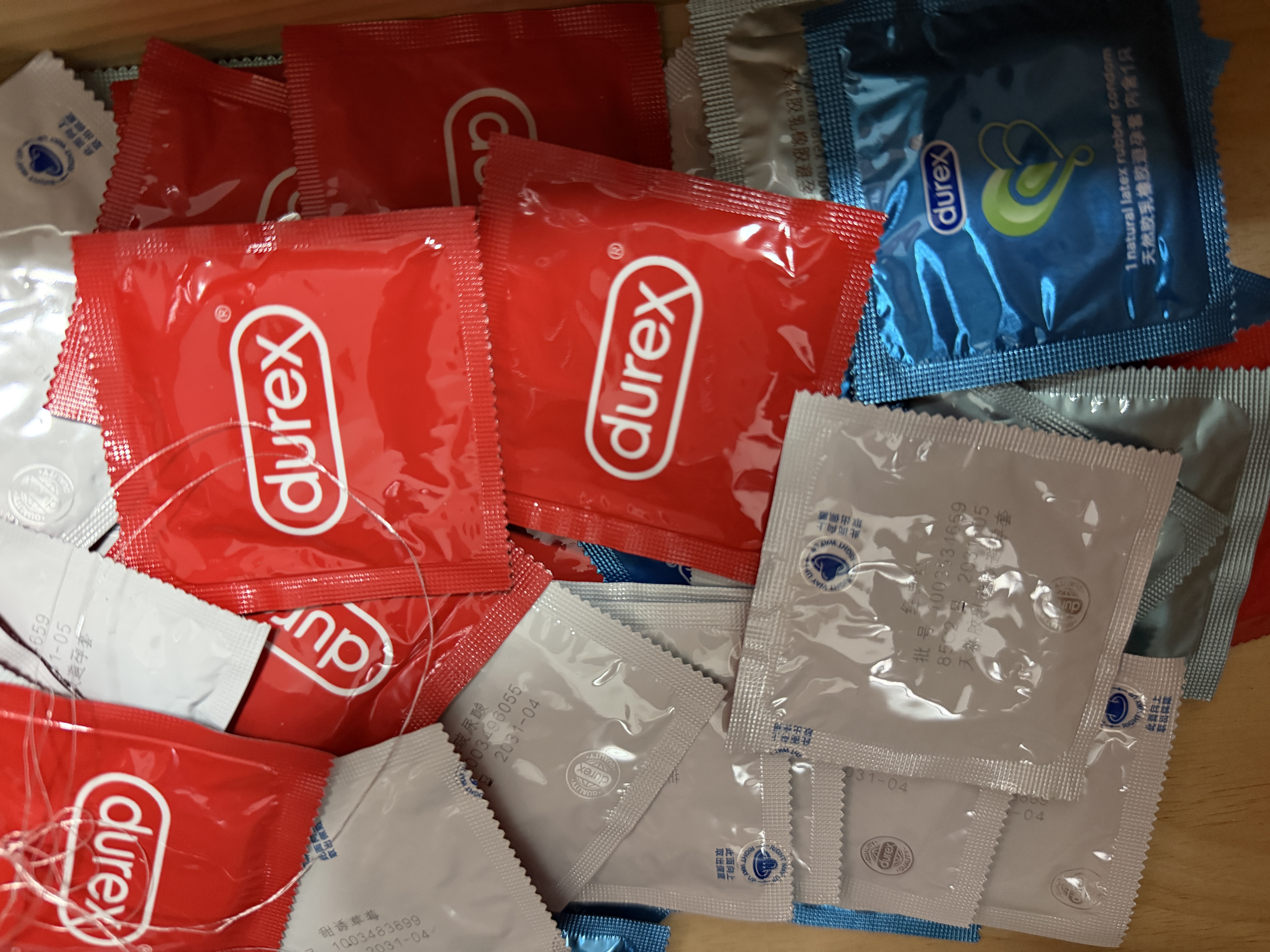杜蕾斯（durex）避孕套超薄 安全套 经典红12只装  成人计生情趣用品 套套 实拍图