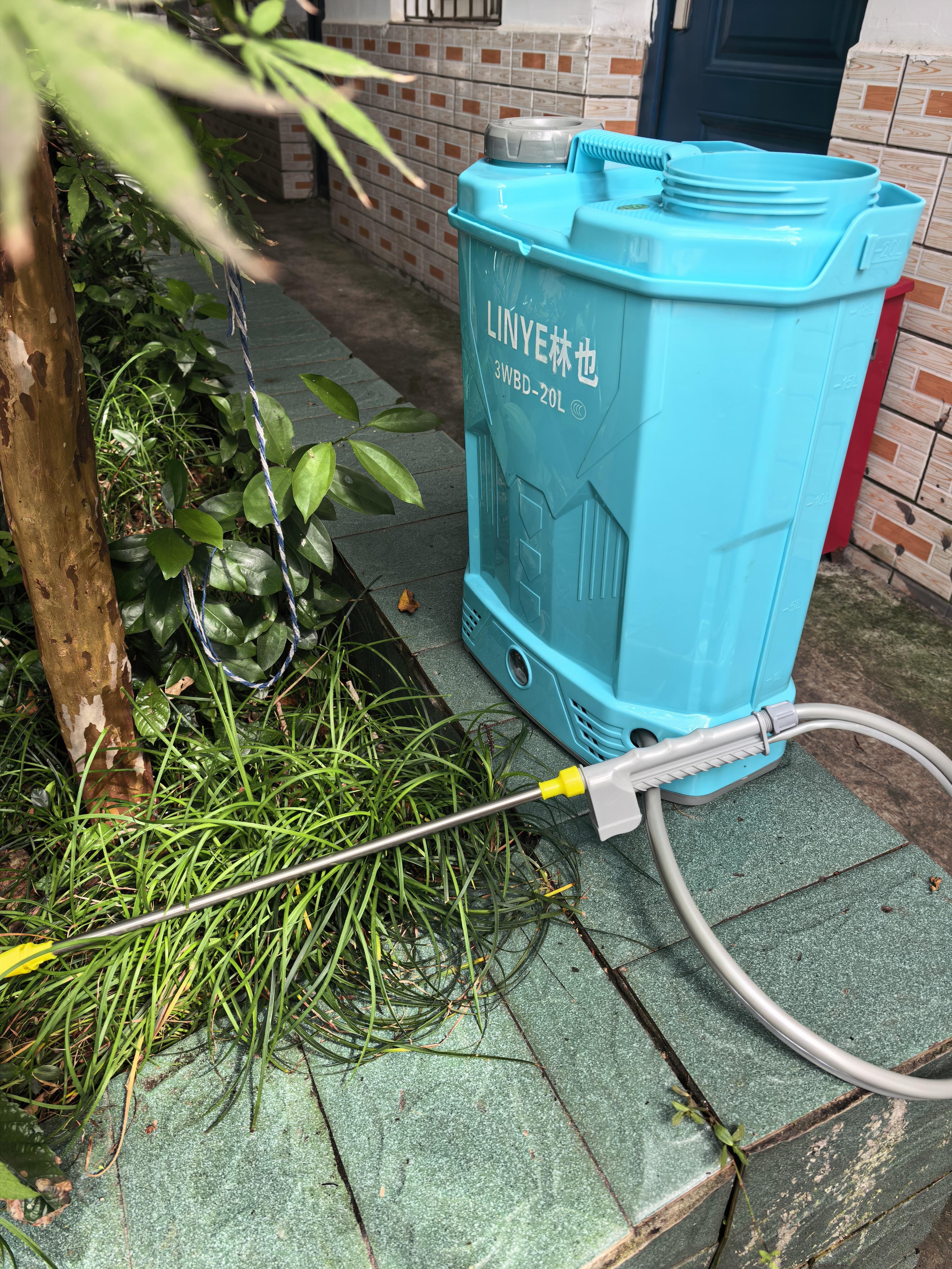 林也电动喷雾器农用打药机背负式喷雾器锂电池高压杀菌消毒喷雾器 实拍图