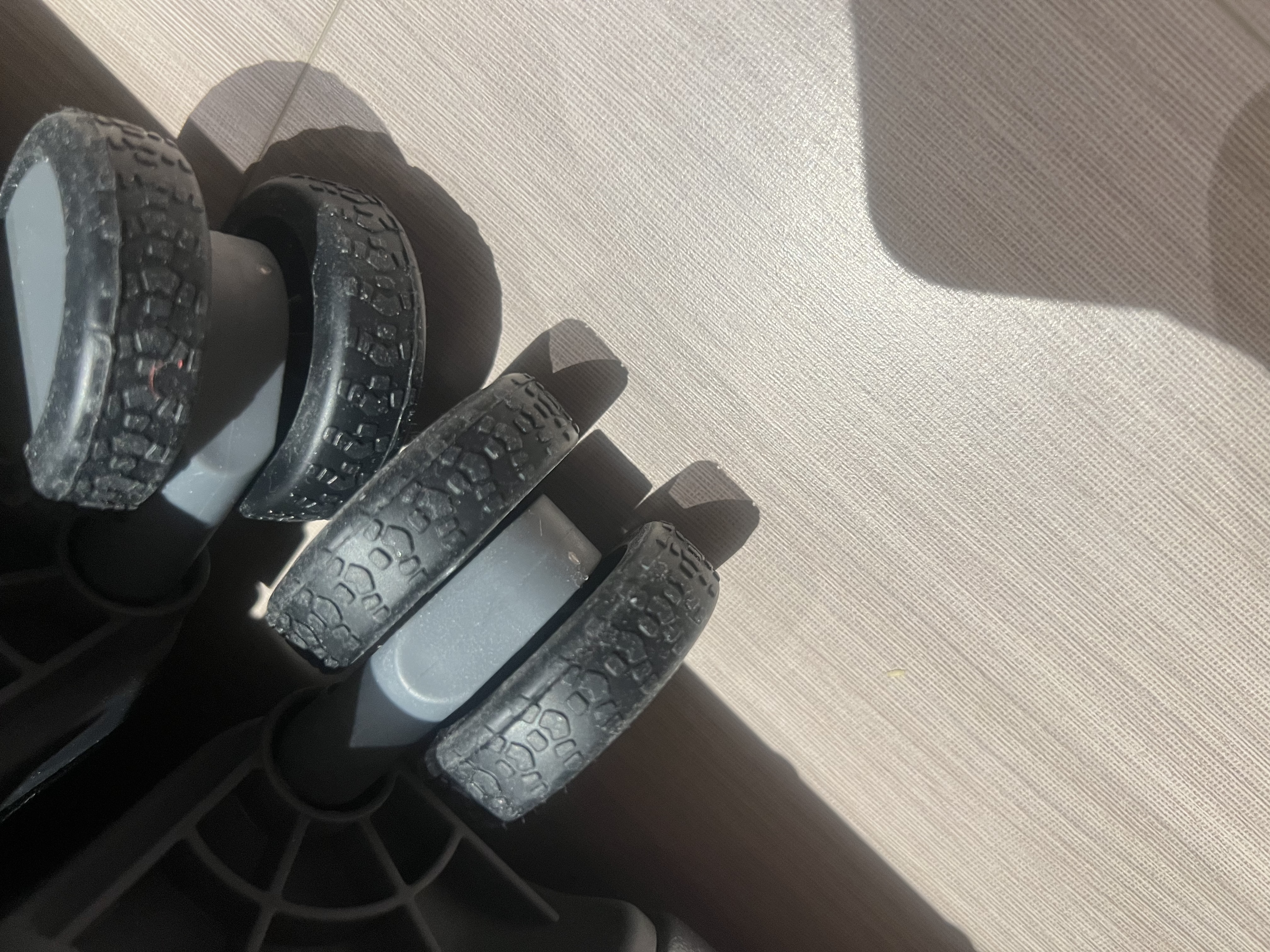 杜邦（DU PONT）加厚行李箱轮子保护套拉杆箱脚轮静音套耐磨旅行箱轱辘套 8个装 实拍图