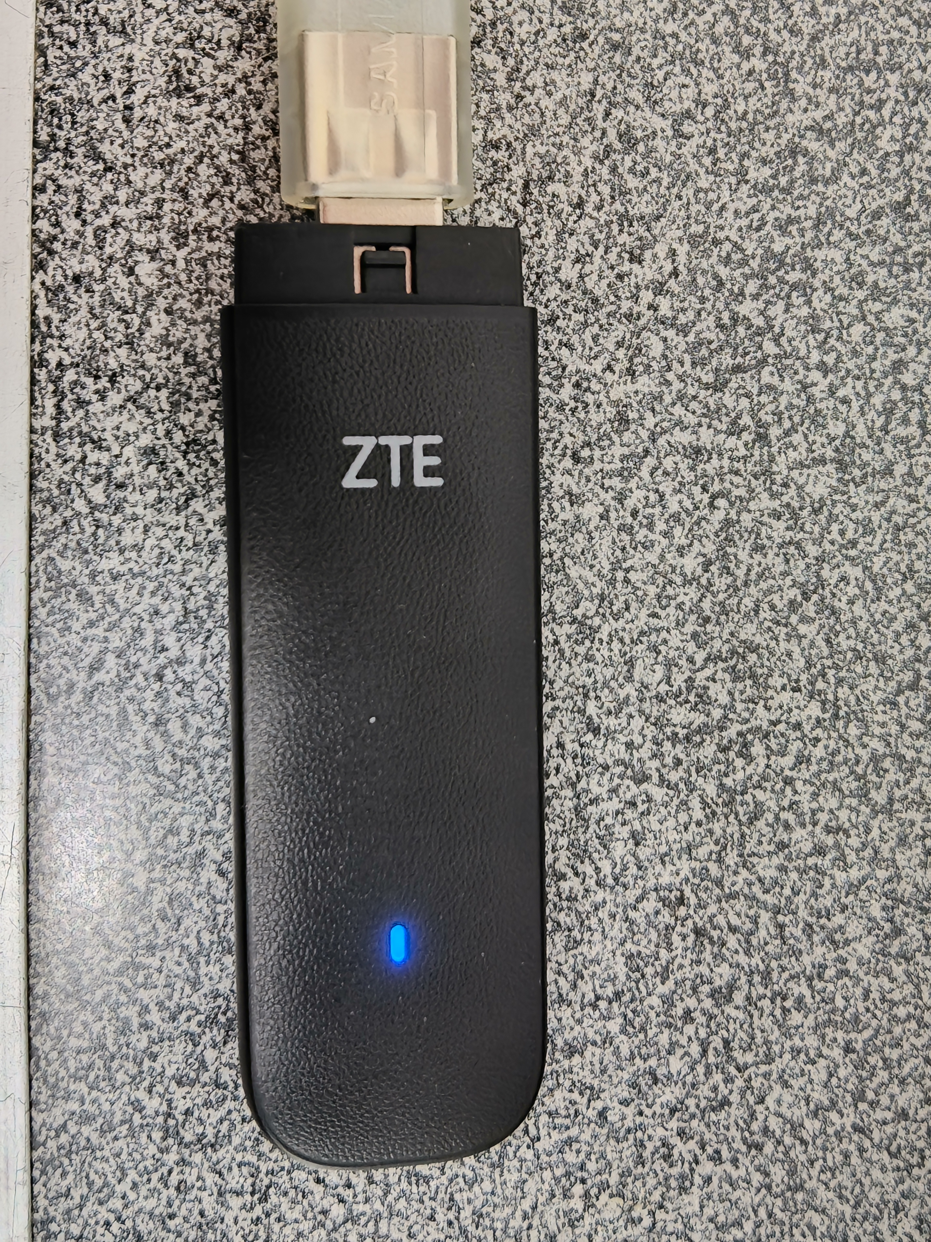 中兴（ZTE）F30Pro随身wifi6可移动无线wifi便携式免插卡随行车载上网卡热点支持5G/4G设备全国通用流量2026款 实拍图