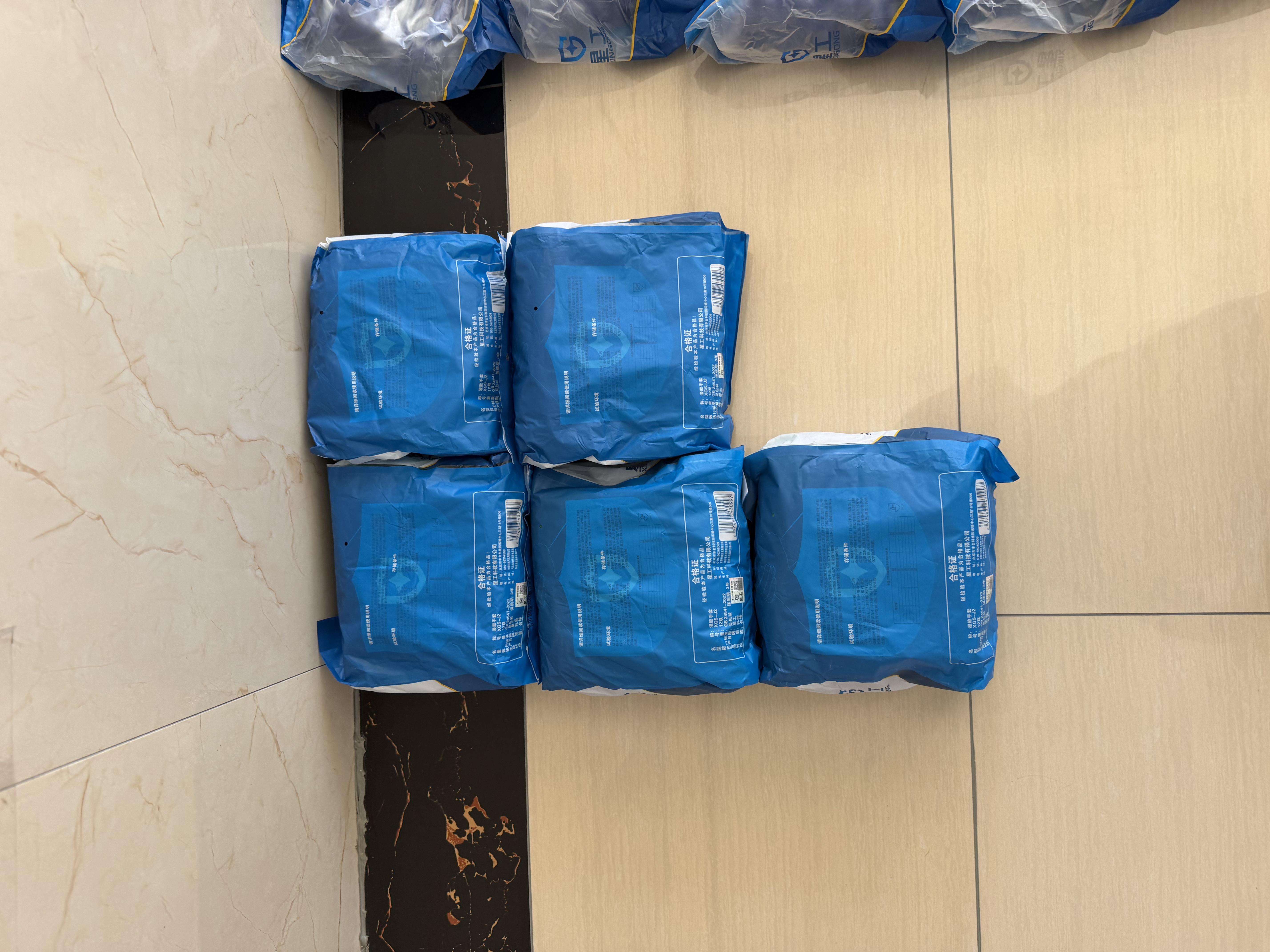 德力西电气丁腈劳保手套干活耐磨防水防滑防油 夏季透气胶皮工作劳保手套 全胶加厚【12双】蓝白丁腈 实拍图