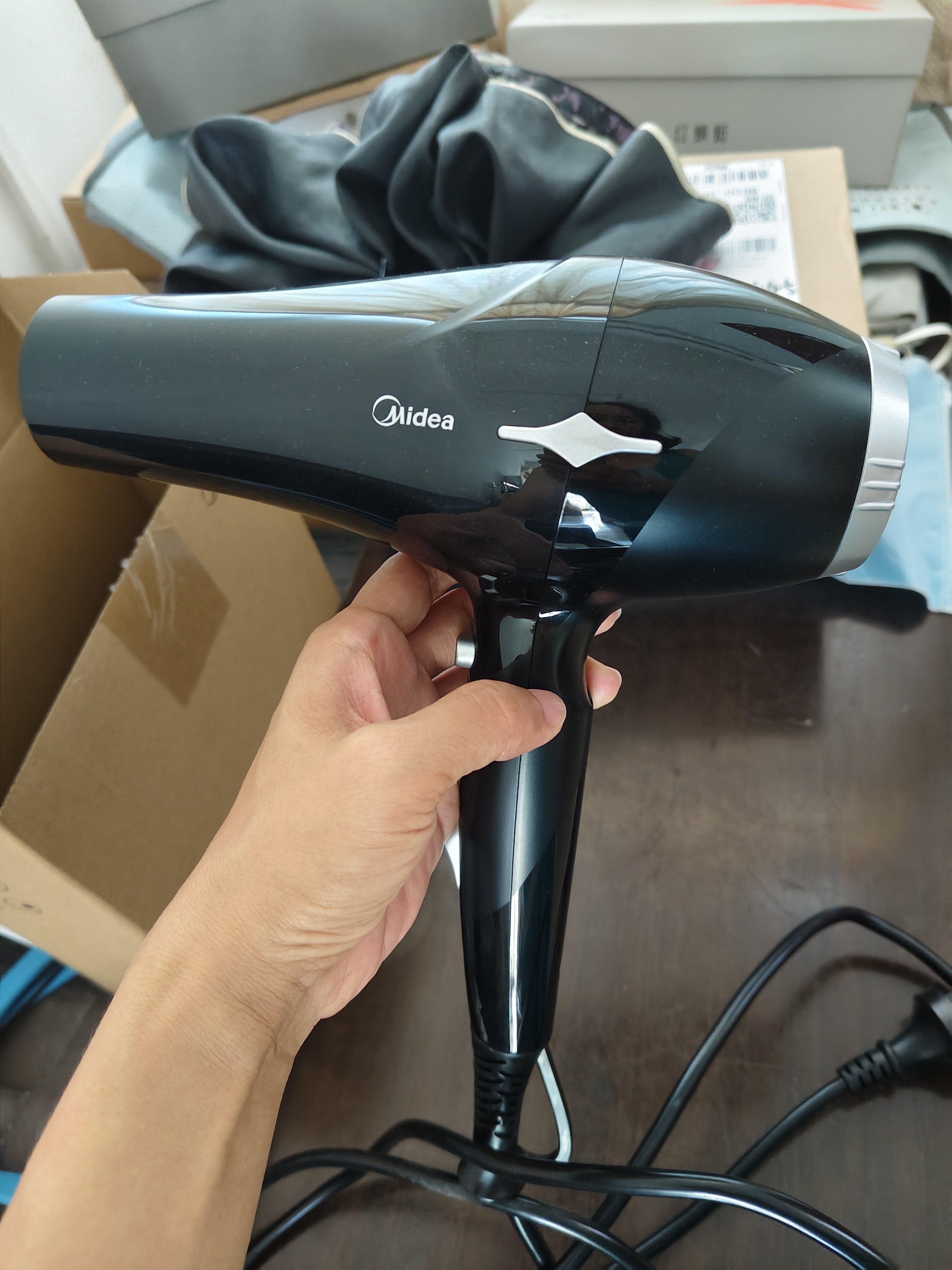 美的（Midea）专业发廊吹风机 2400W大功率速干 理发店造型师吹风筒 家用强劲大风力 FJ109黑 节日礼物 实拍图