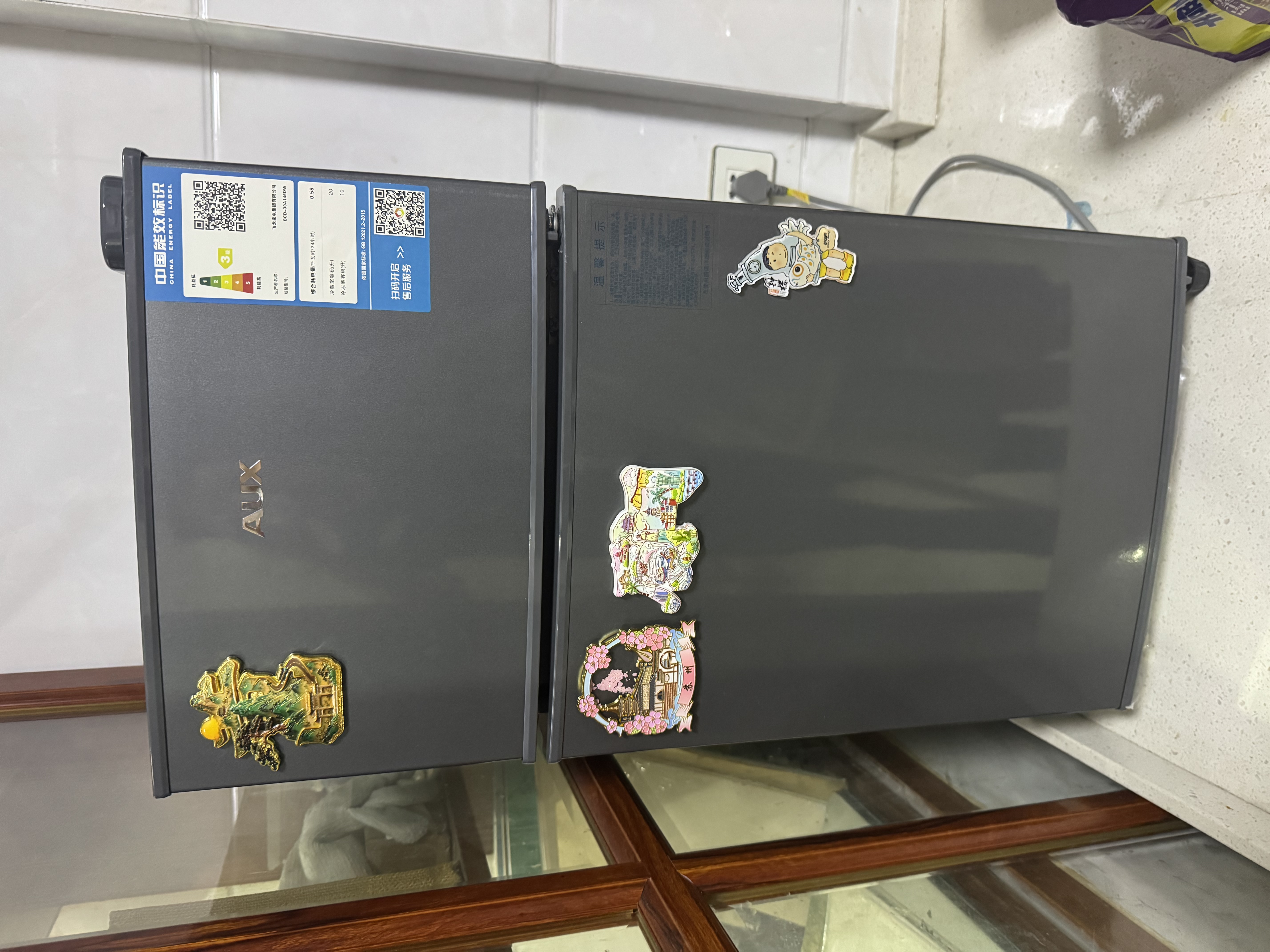 奥克斯（AUX）小冰箱家用小型迷你冷藏冷冻两用出租房宿舍用节能省电寝室办公室电冰箱 【净化去味】146灰色【高效保鲜 铜管速冷】30L 实拍图