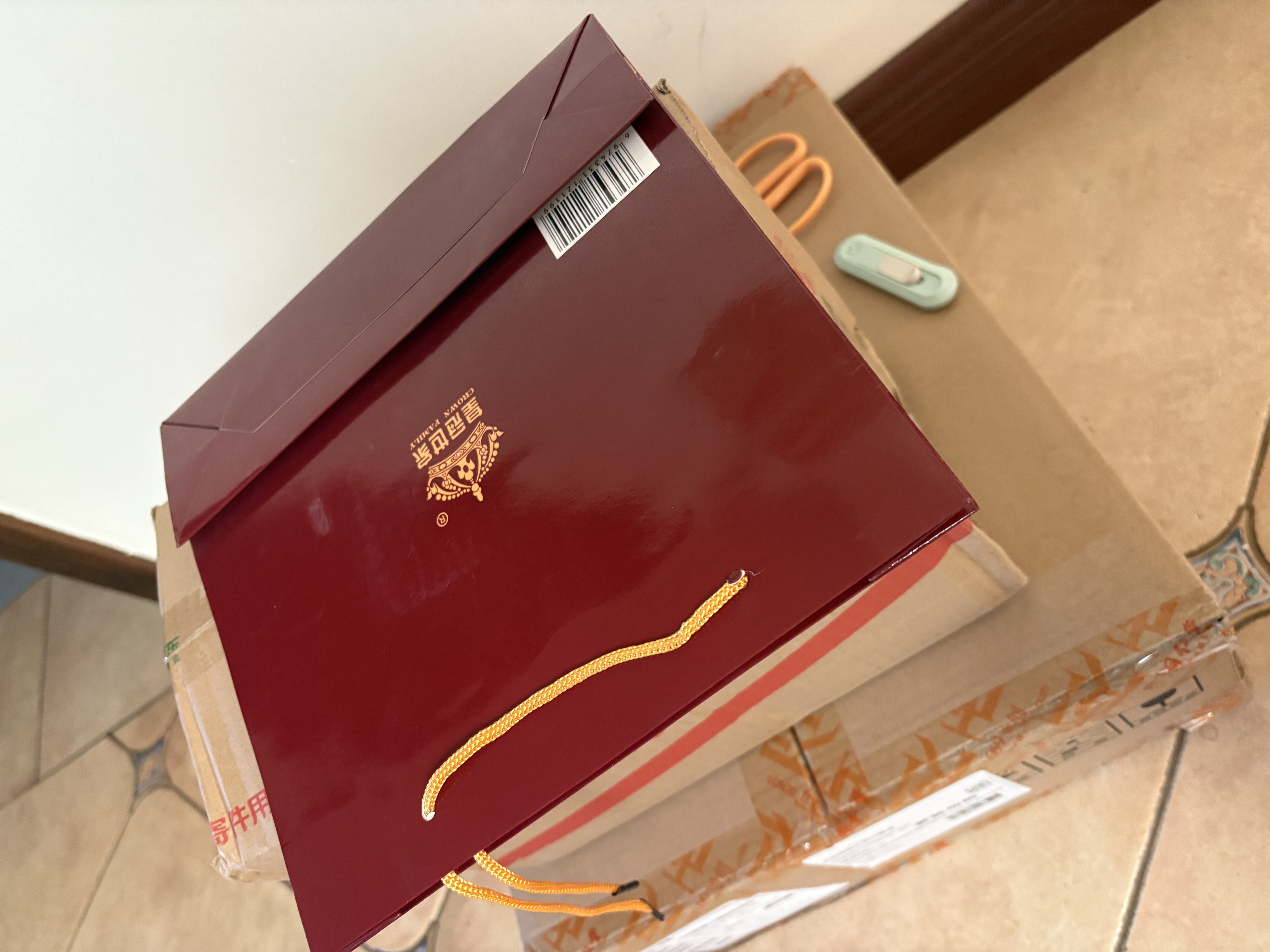 皇冠世家双黄白莲蓉味月饼广式蛋黄莲蓉中秋节高档礼品送礼盒装100克*4个 实拍图
