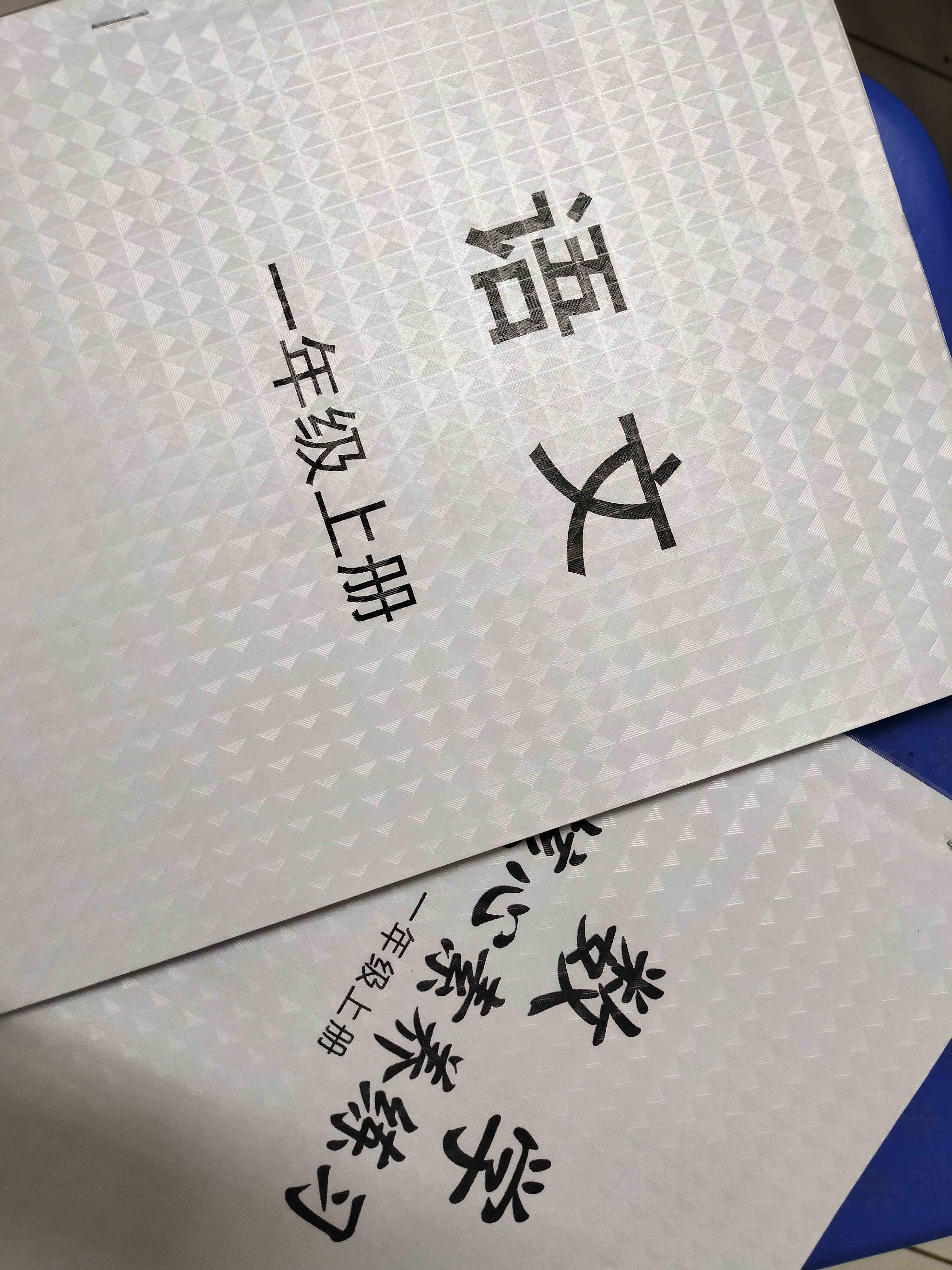 得力（deli）重型订书机大号订书器100页厚层防卡钉文具加厚订书机装订机自带储钉办公用品 TA724灰色 实拍图