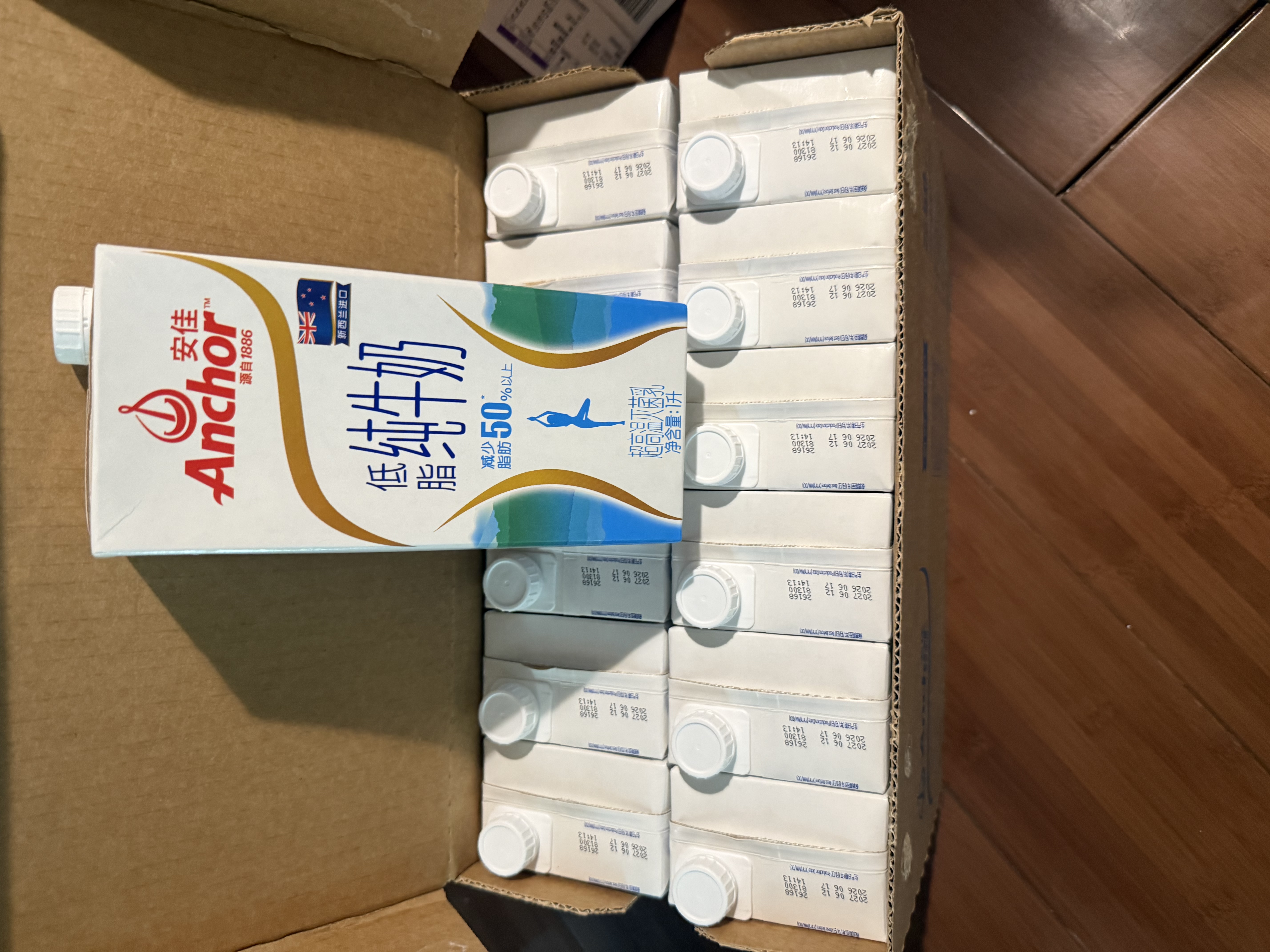 安佳（Anchor）低脂牛奶高钙纯牛奶新西兰原装进口草饲1L*12盒 减少50%脂肪  实拍图