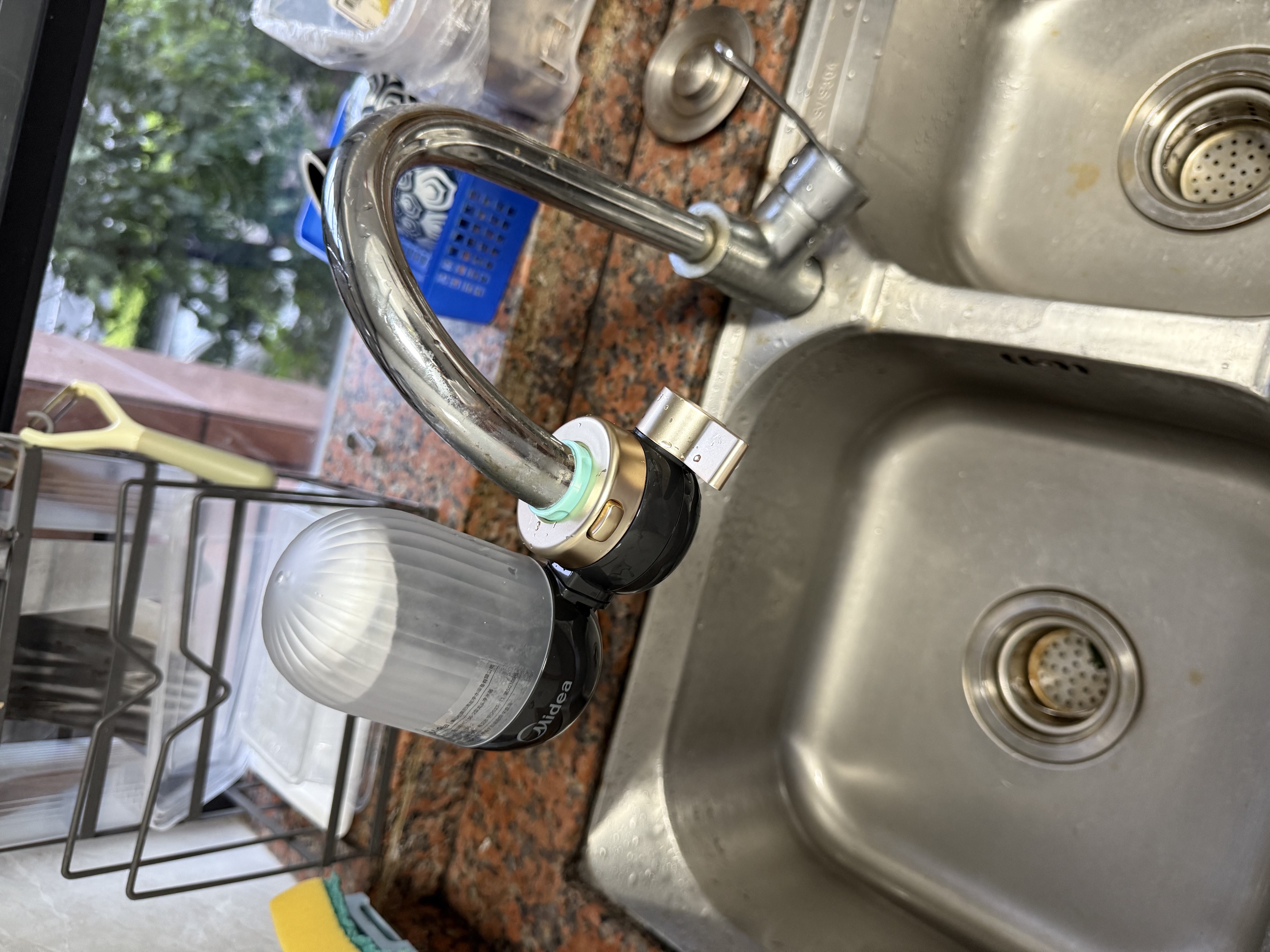 美的（Midea）水龙头过滤器家用厨房自来水净水器 活性炭12级精滤 可清洗 除氯除异味除垢 通用安装前置滤水器 2芯装【2年免换芯】活性炭增强版滤芯 实拍图
