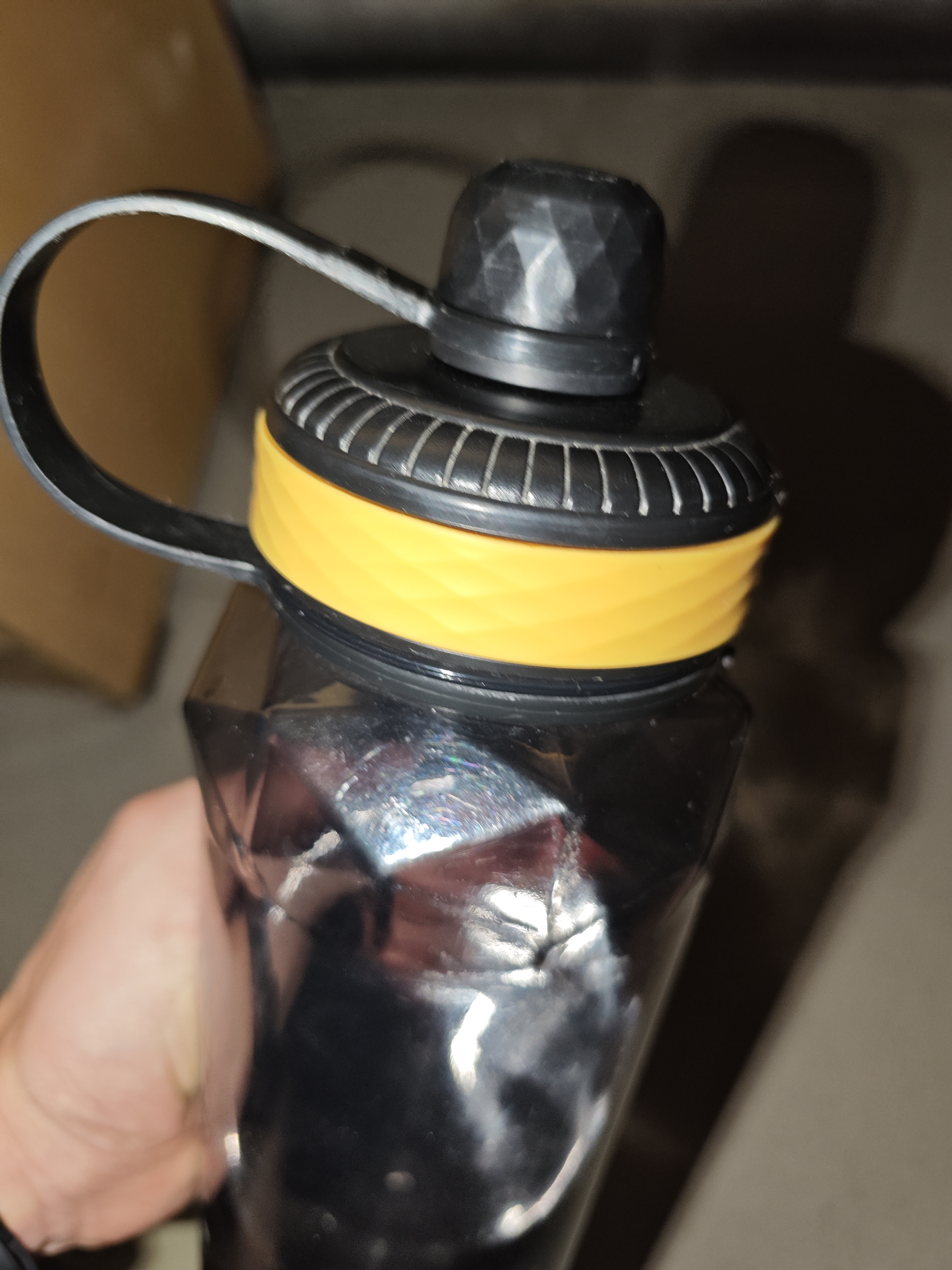富光 运动水杯大容量塑料杯男太空杯户外便携学生耐高温热大号水杯子 极夜黑【3倍加厚+滤网】1400ml 实拍图