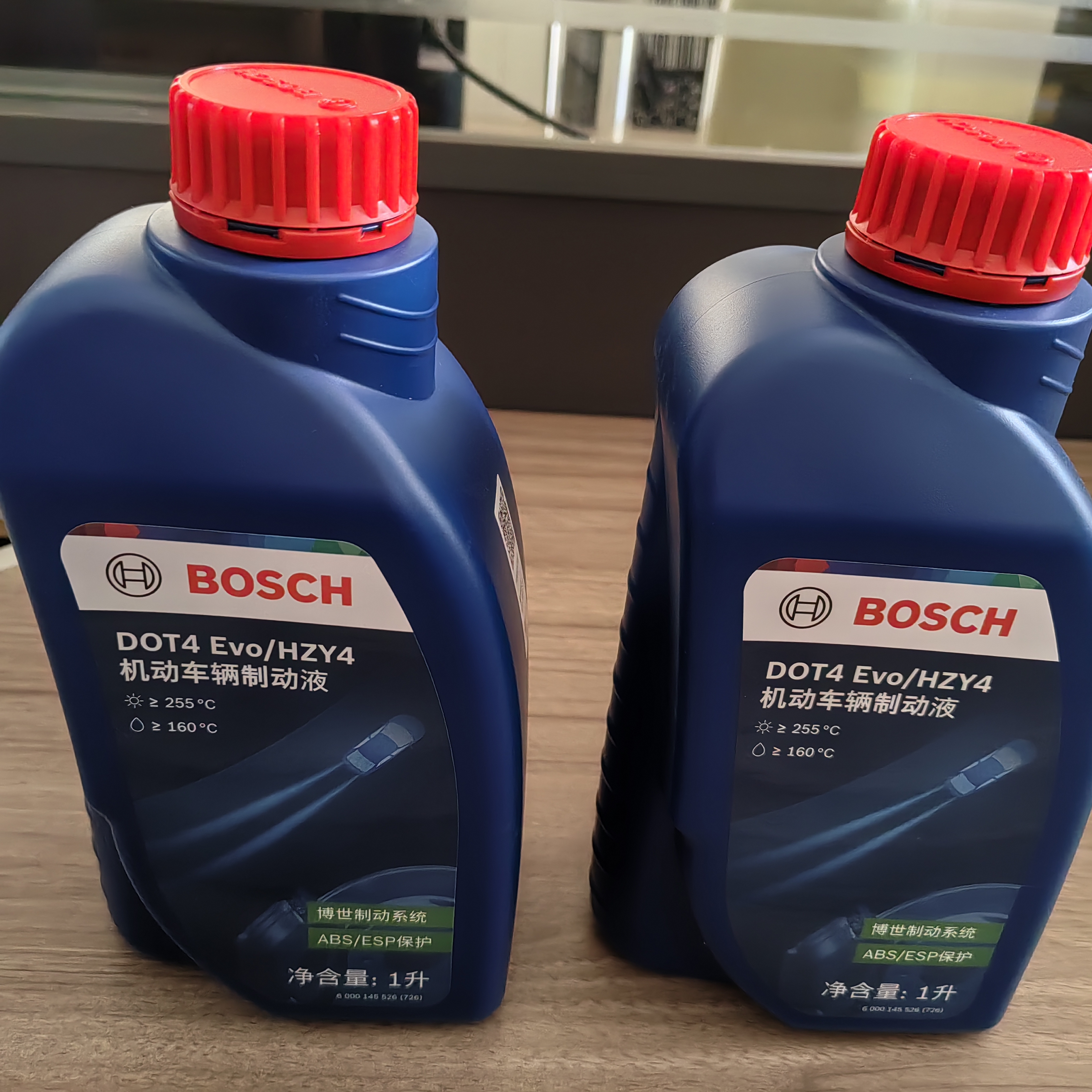 博世（BOSCH）DOT4 刹车油/制动液/离合器油 通用型2升装 (1L*2) 实拍图