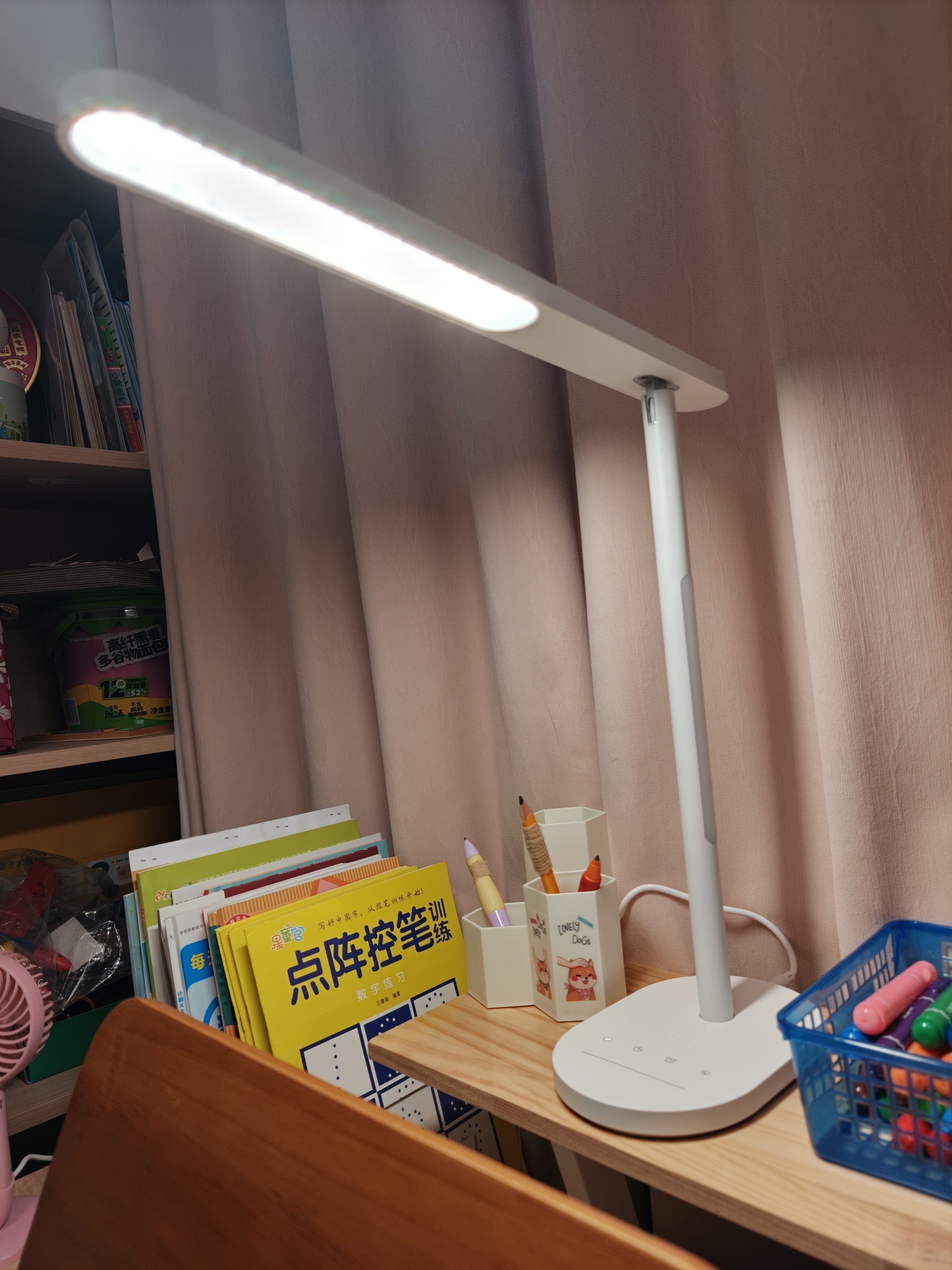 欧普照明（OPPLE）AAAA质量分级 护眼防蓝光儿童LED触控调光卧室宿舍书桌读写台灯 实拍图