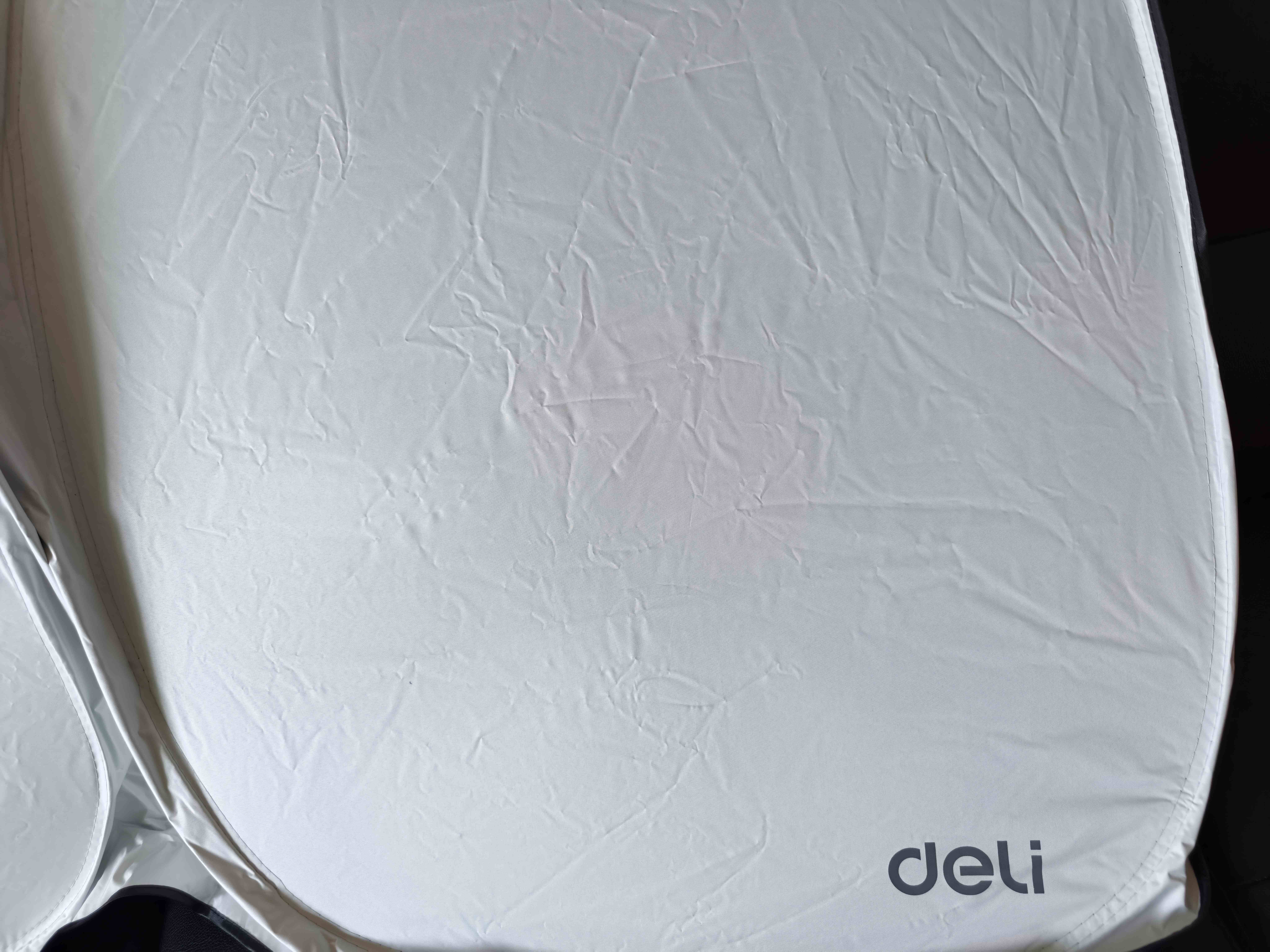 得力（deli）汽车遮阳挡前挡车窗防晒隔热挡风玻璃遮光车内遮阳伞挡板2026新款 实拍图