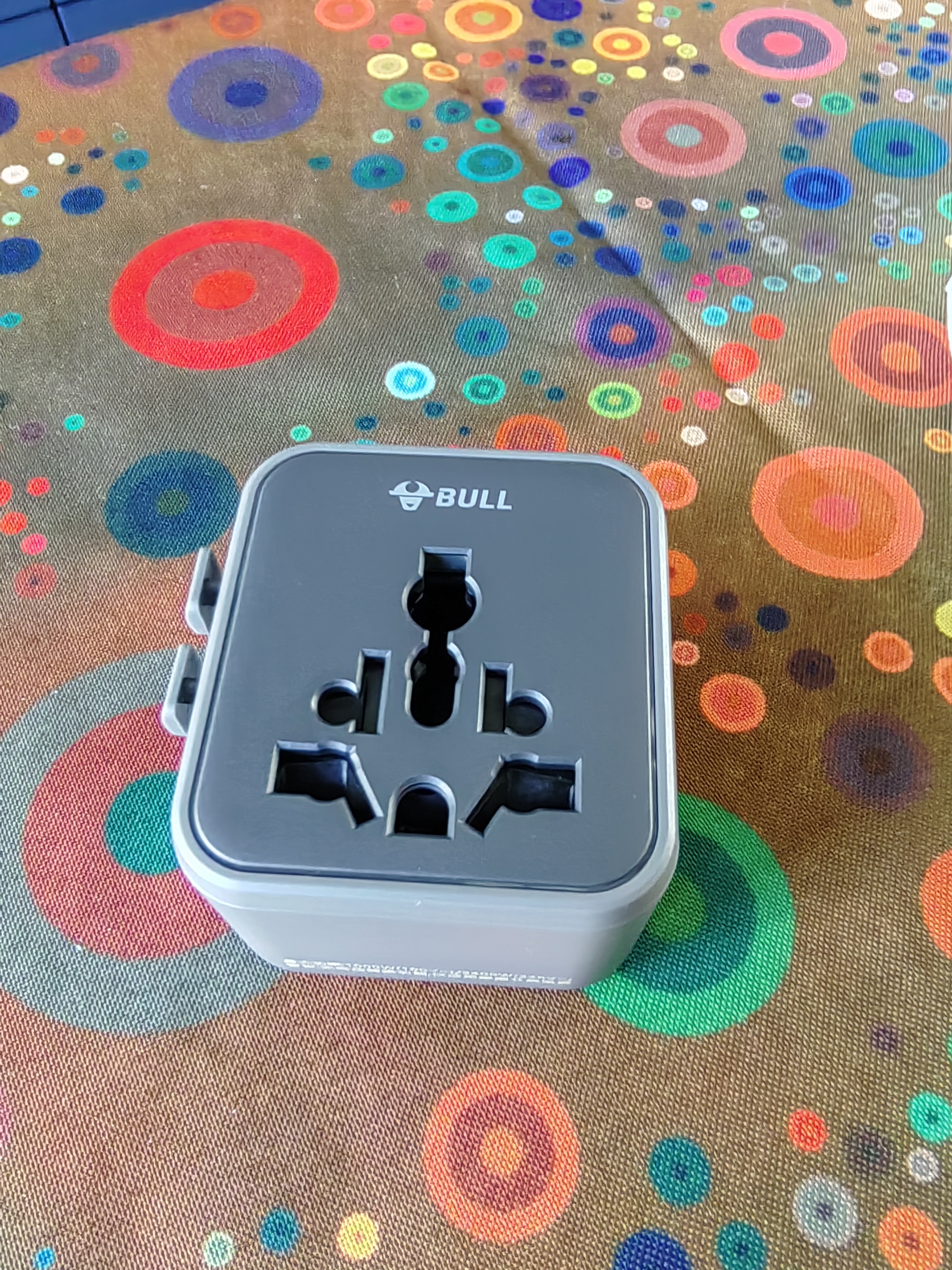 公牛（BULL）超薄2位多国旅行插座转换插头/出国旅行出差留学插头欧标美标澳标英标GN-L20K 深空灰 实拍图