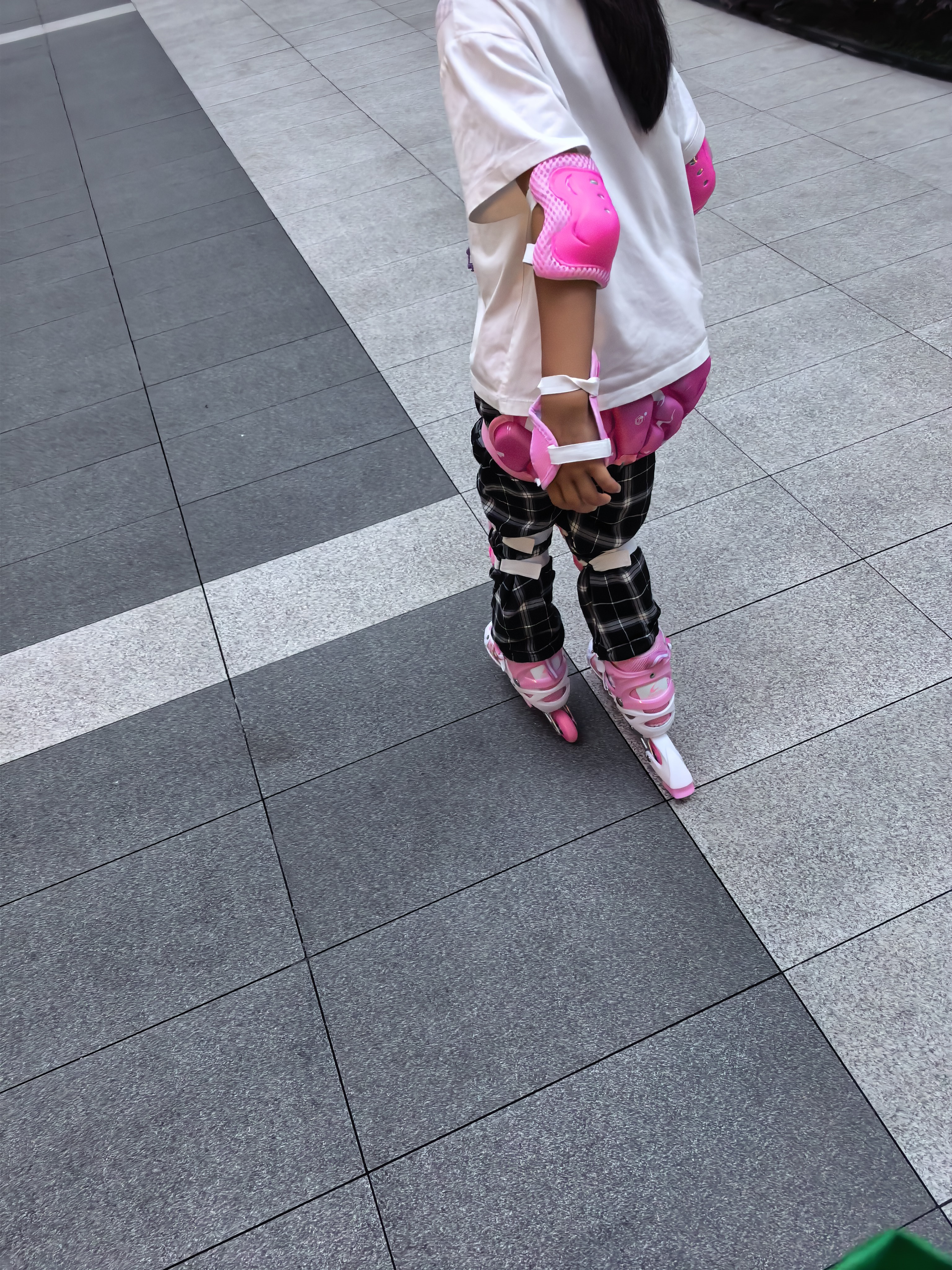 EVERVON轮滑鞋儿童溜冰鞋男女童旱冰鞋KJ-337粉色附护具头盔S号适31-34码 实拍图