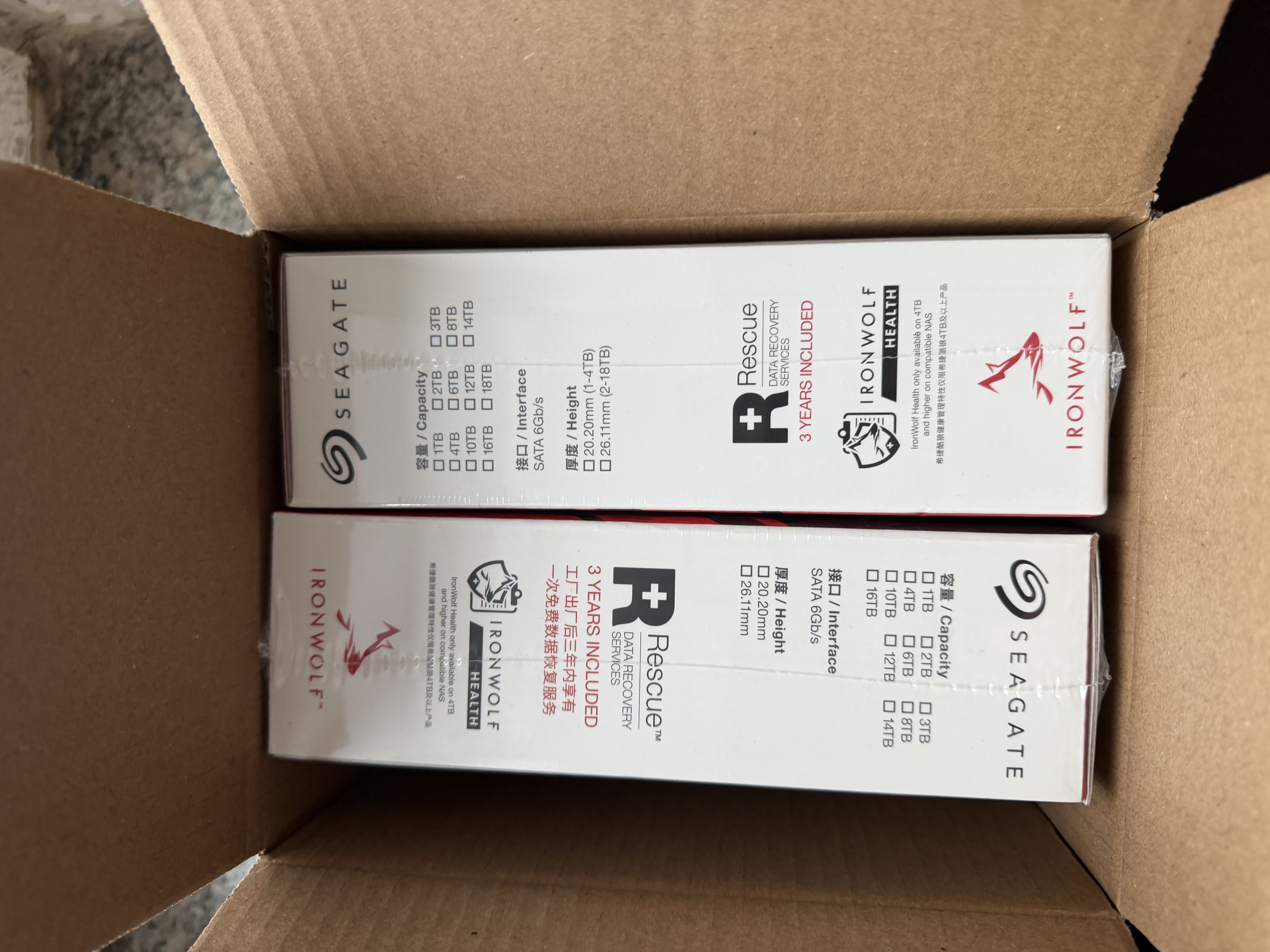 希捷（SEAGATE）NAS硬盘 4TB 256MB 机械硬盘 CMR垂直 静音低耗 数据恢复服务 3.5英寸 希捷酷狼 ST4000VN006 实拍图