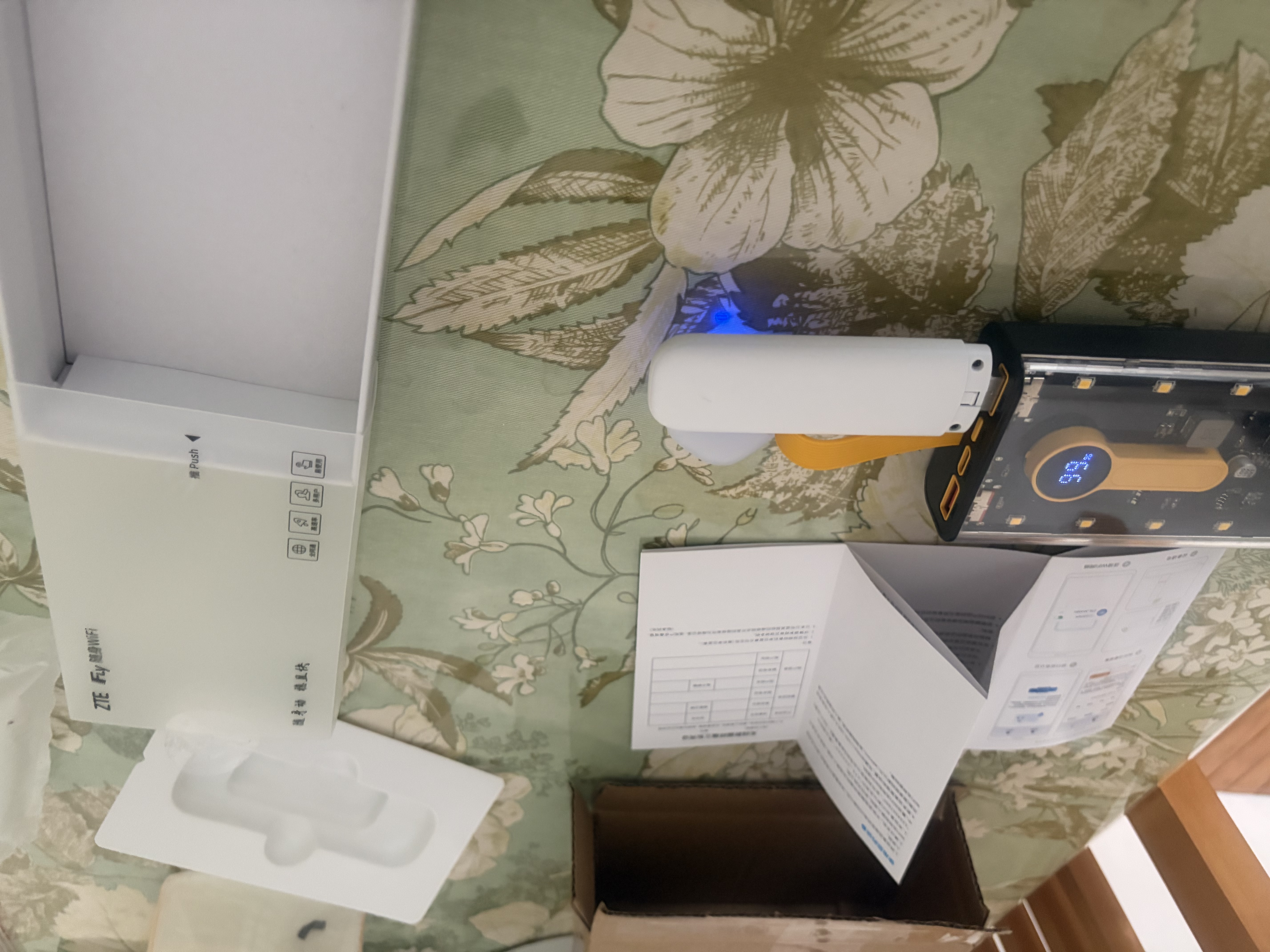 中兴（ZTE）F32随身wifi6免插卡无线上网卡支持5G/4G设备全网通路由器无限随行wi-fi车载宿舍户外流量卡托2026 实拍图
