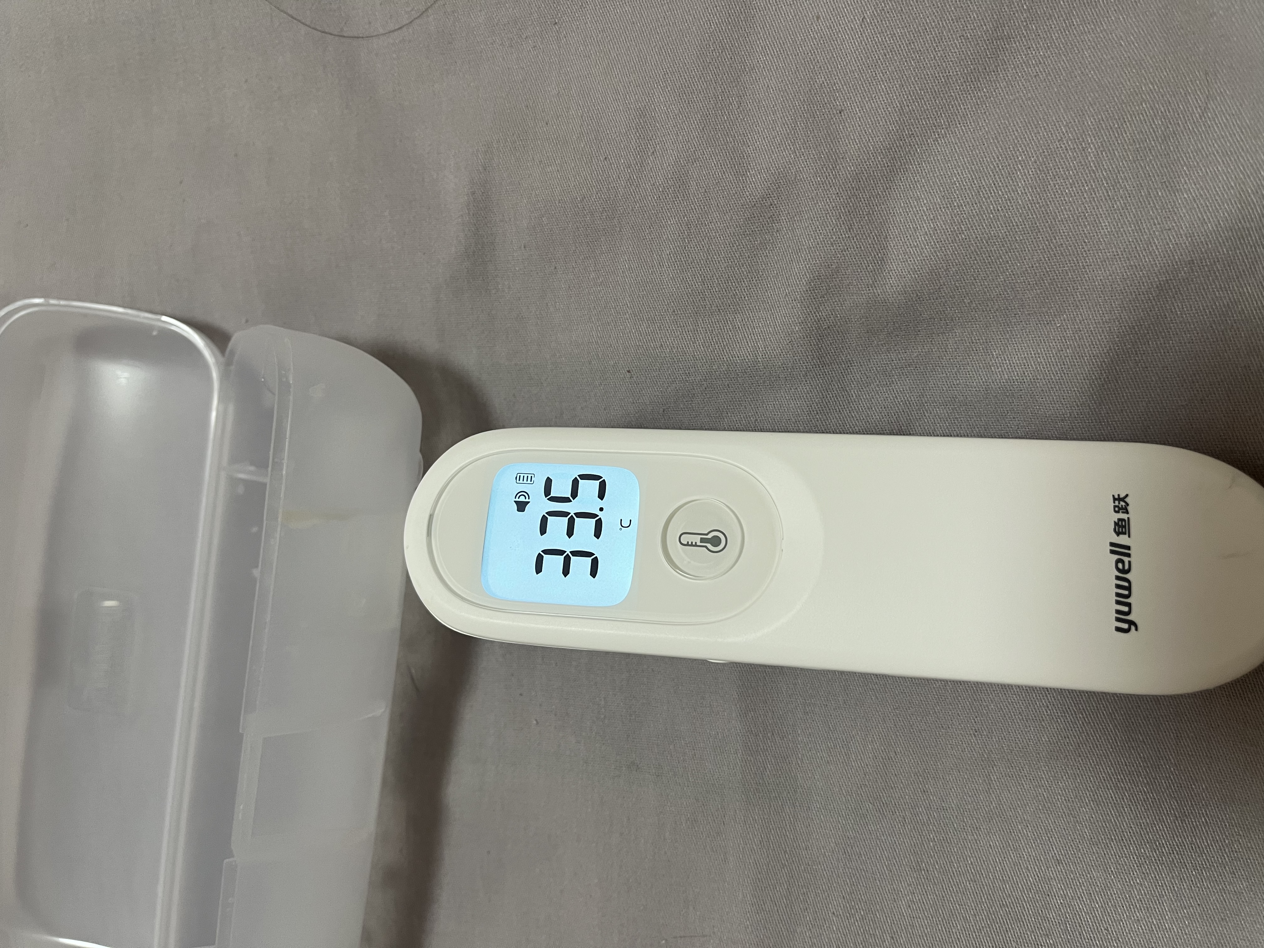 鱼跃行业爆款医用电子红外体温计婴幼儿高精准温度计额温枪体温枪YT-1 实拍图