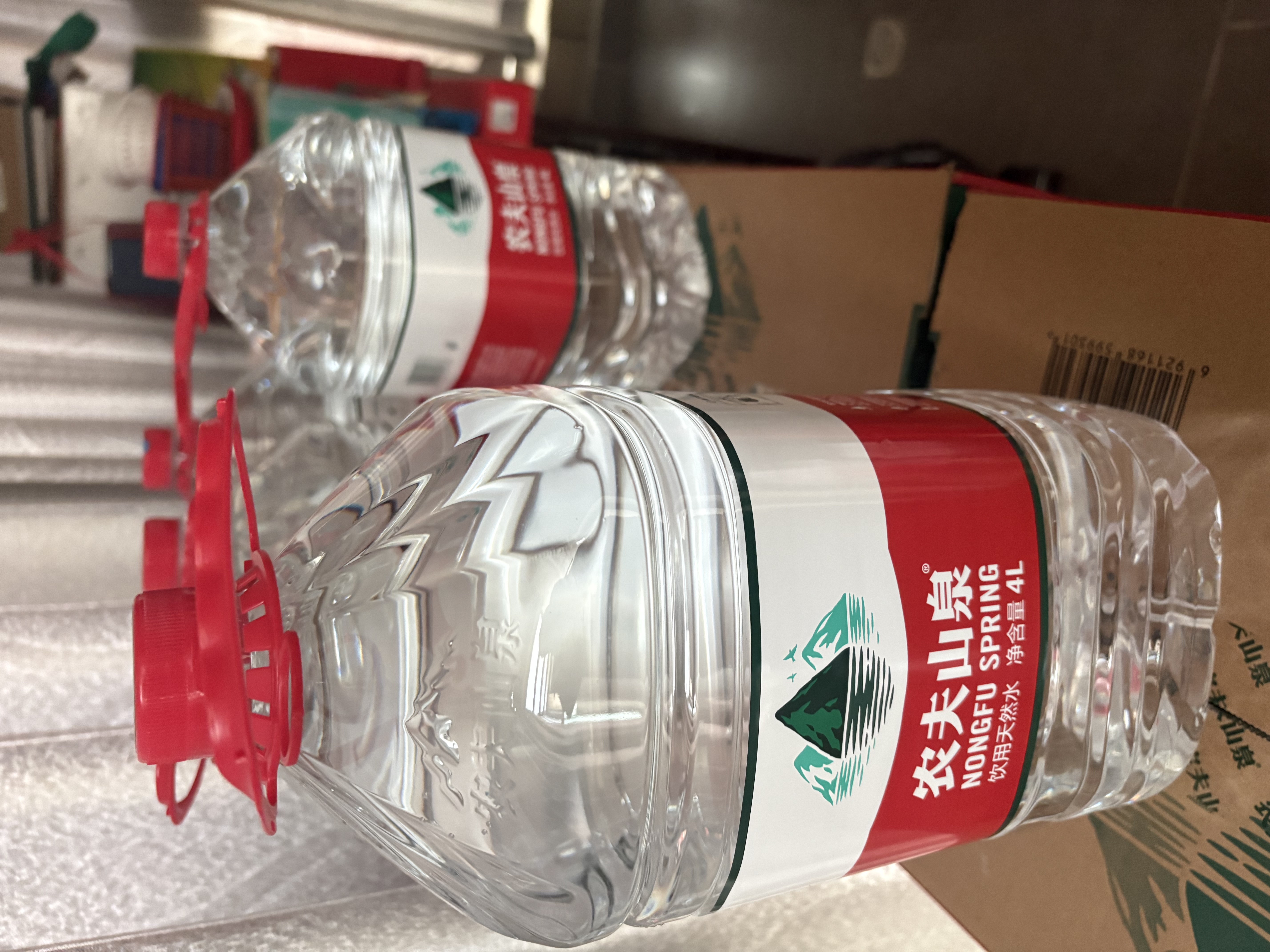 农夫山泉饮用天然水4L*4桶 纸箱塑膜随机发货大桶装 家用桶装水 实拍图