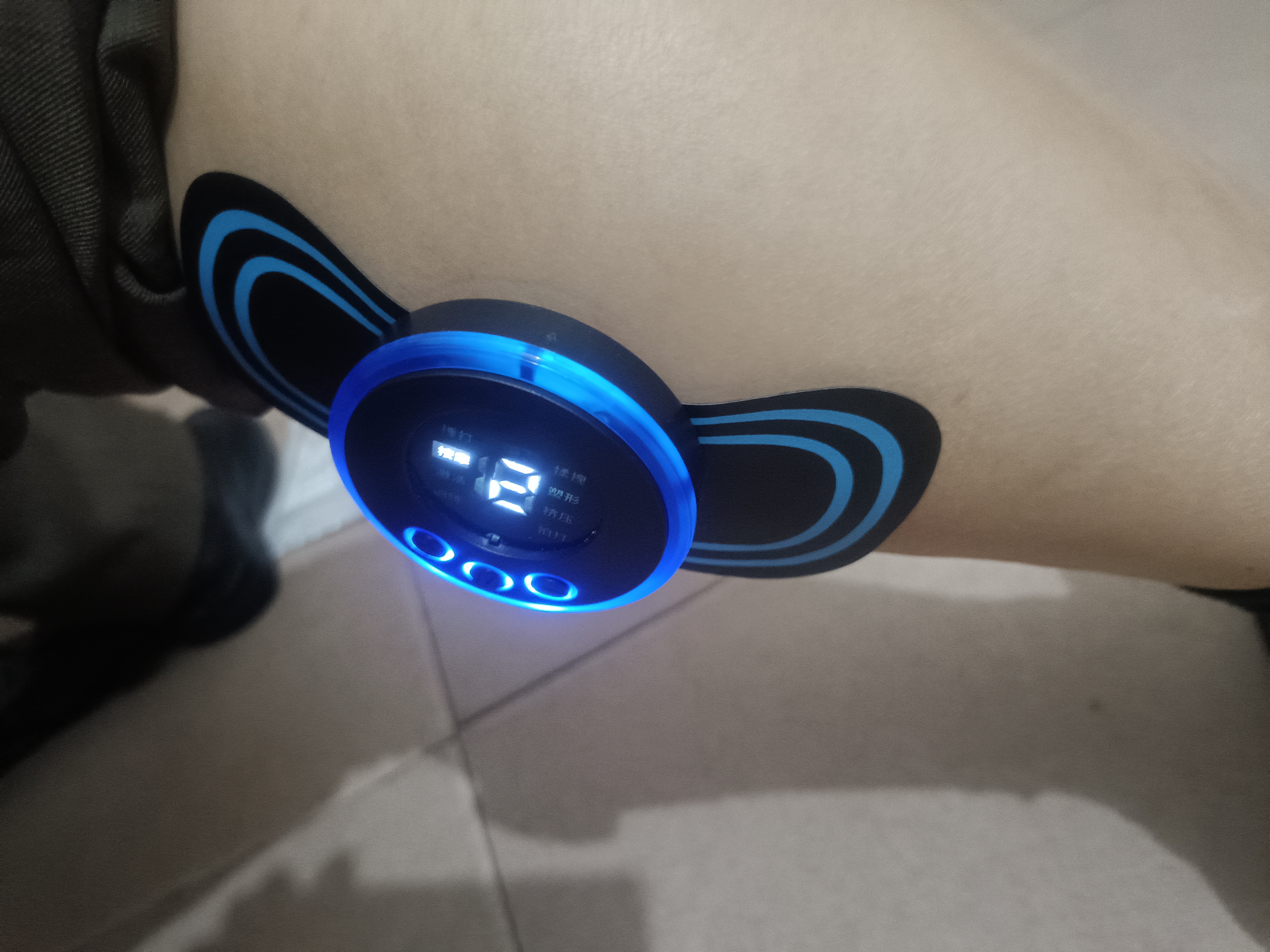 脉冲按摩贴肩颈按摩器颈椎按摩仪智能迷你便携式按摩腰部颈部全身家用多功能小型按摩贴 【主机+贴片】微电流脉冲技术(非震动非漏电） 实拍图