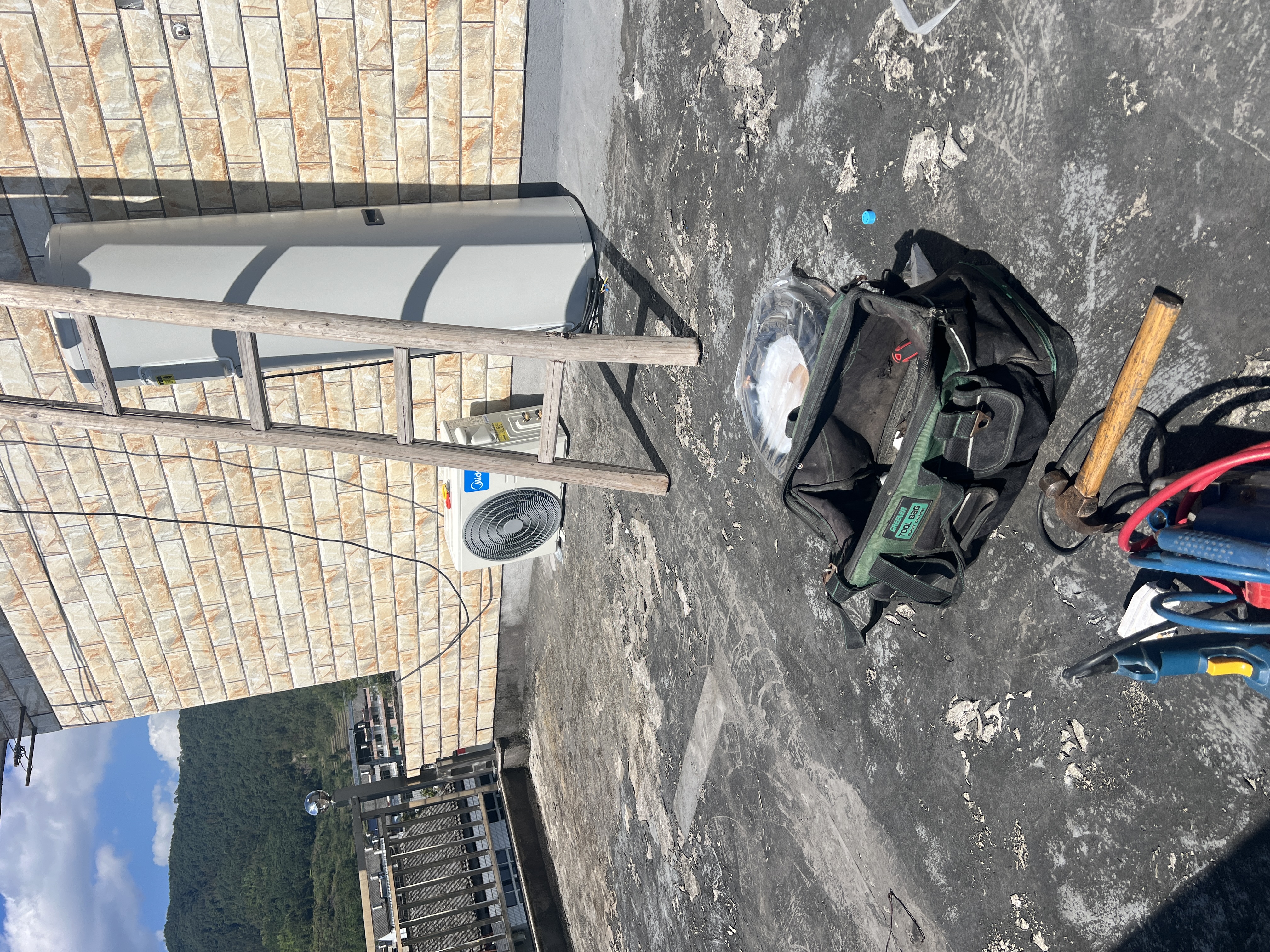 美的（Midea）【睿泉】空气能热水器200升电辅变频超一级能效以旧换新PLSX-200(33)/D-E(E1)（支持鸿蒙智联） 实拍图