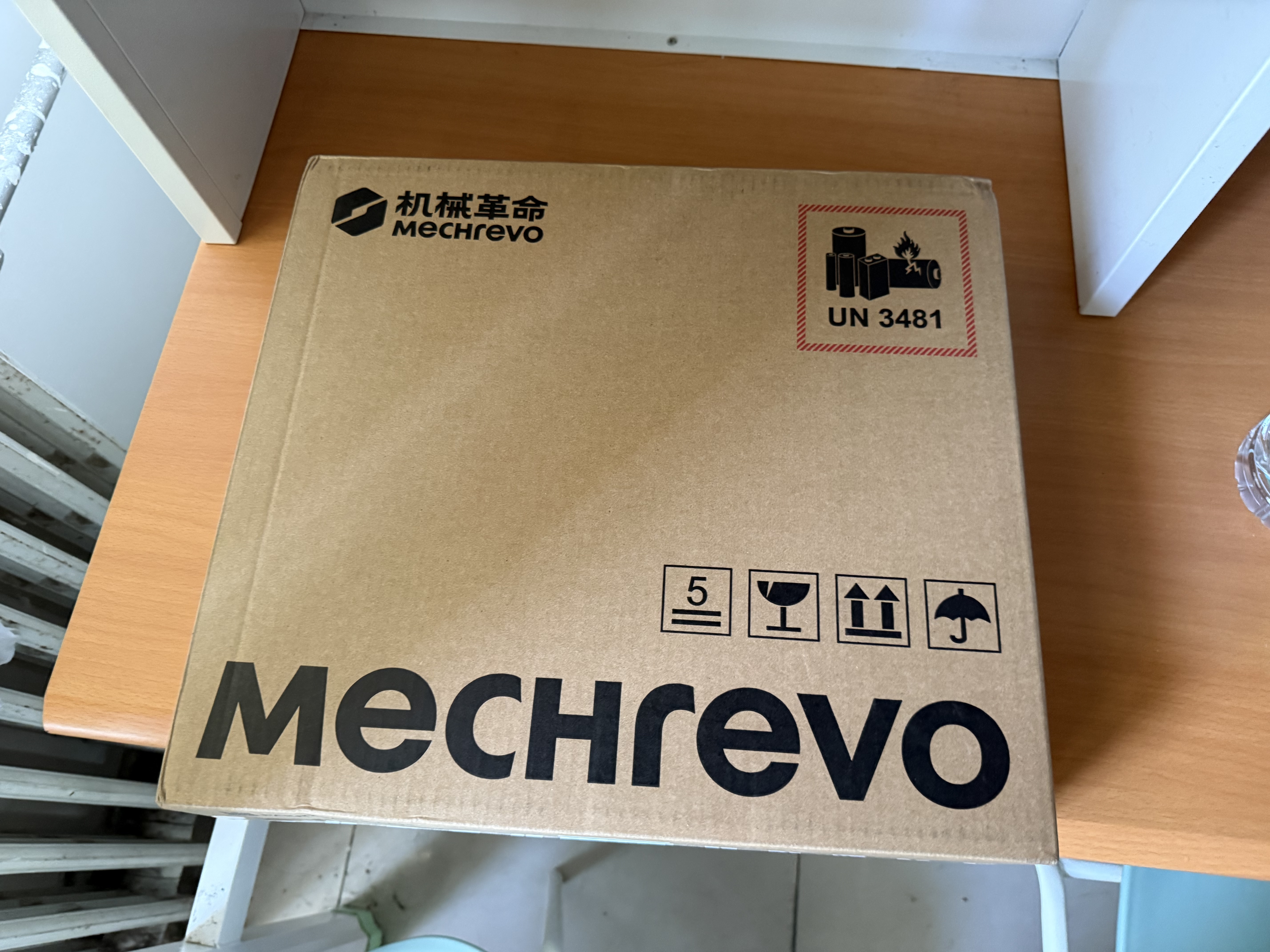机械革命蛟龙16Pro游戏本 2026新款锐龙R7HX/R9HX 旗舰AIPC 满血5070/5060 蛟龙15K学生设计笔记本电脑 R9-8940HX/5070满血/300Hz/灰/潮玩版 升级推荐 实拍图