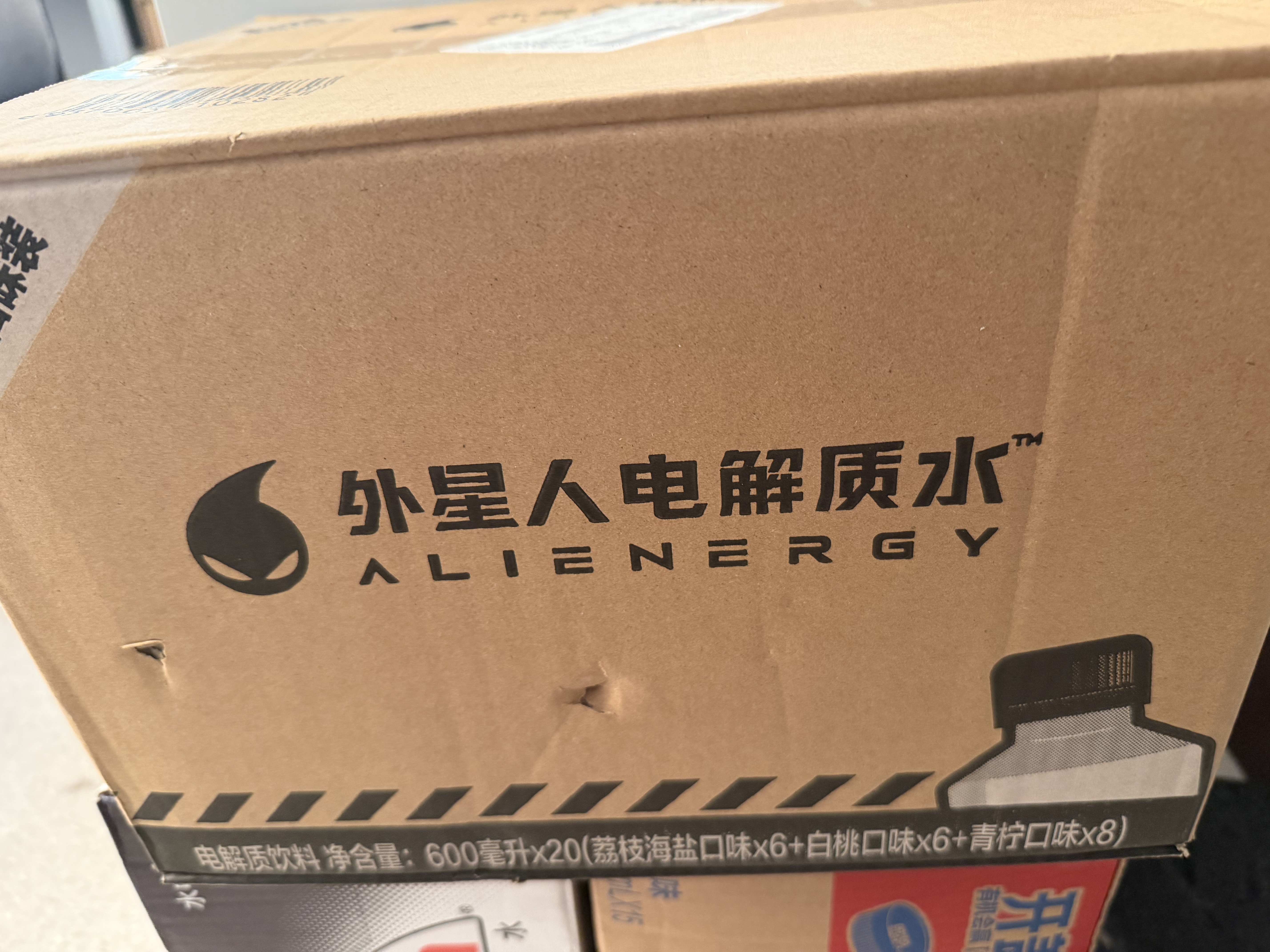 外星人电解质水0糖0卡运动饮料 600mL*20荔枝海盐*6+白桃*6+青柠*8 整箱 实拍图