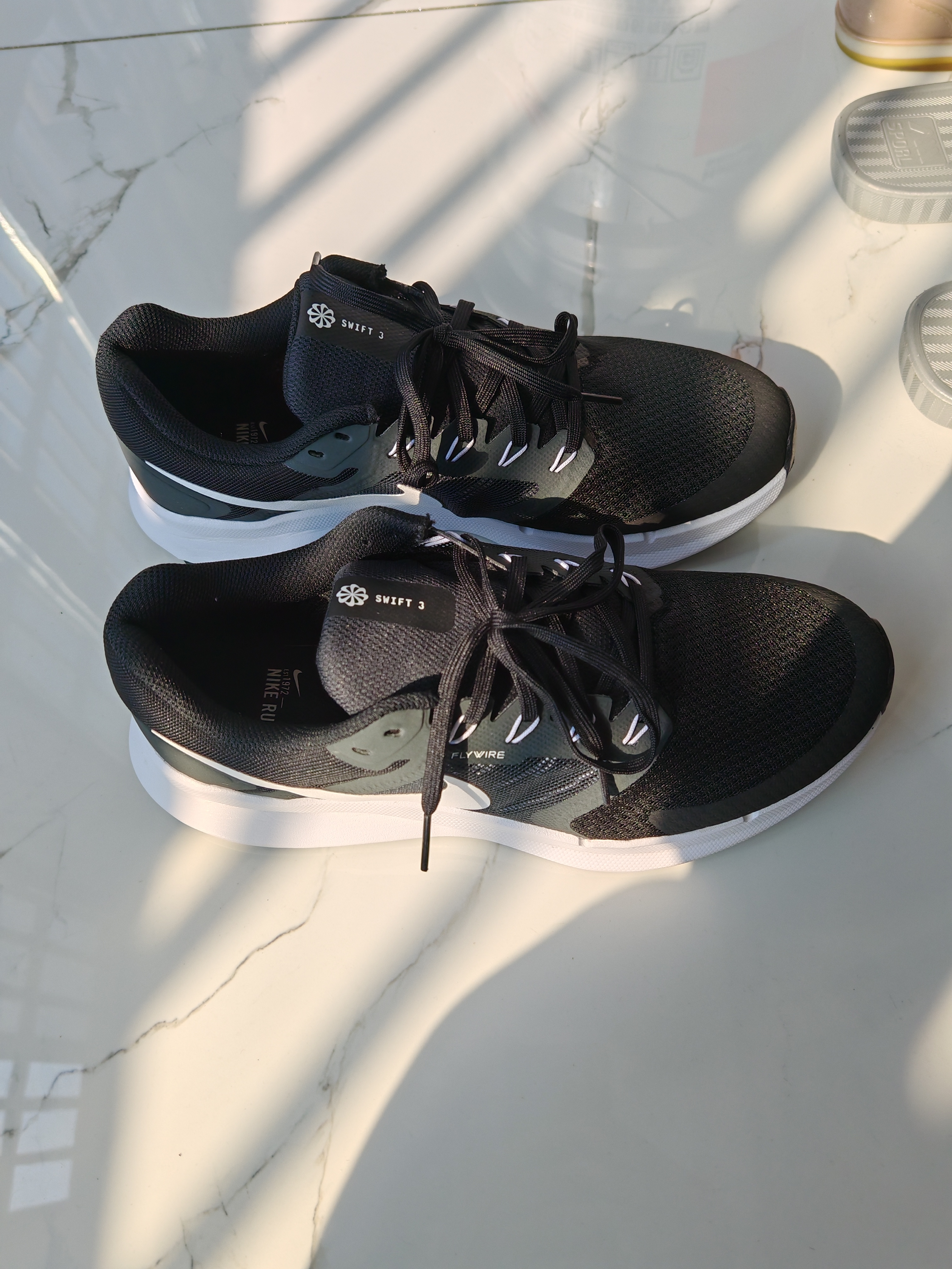 耐克NIKE跑步鞋男减震透气RUN SWIFT 3运动鞋春夏款DR2695-002黑白43 实拍图