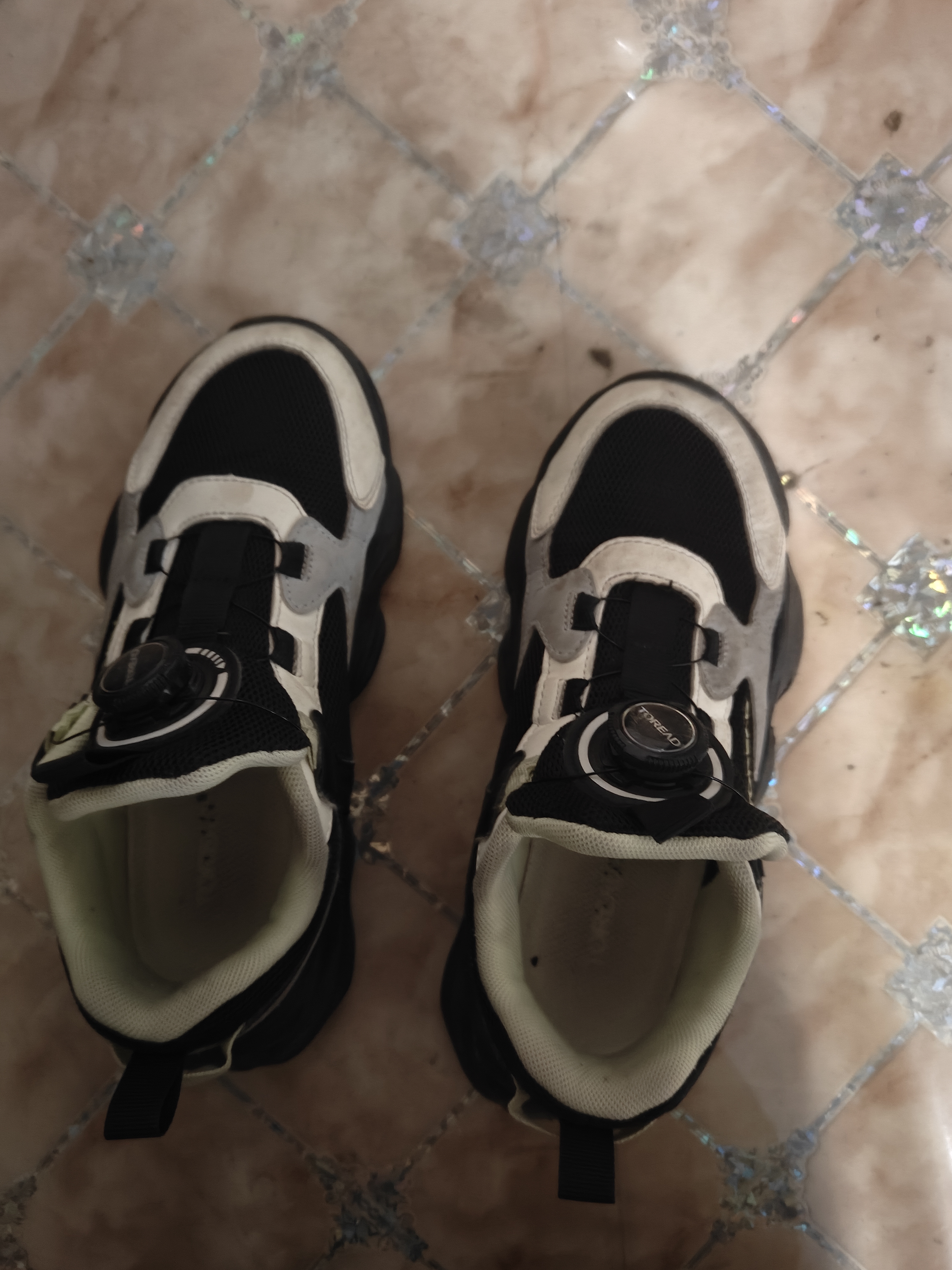探路者（TOREAD）旗舰 儿童运动鞋男女中大童鞋春夏款透气纽扣跑鞋子 黑色\灰色 37 晒单实拍图
