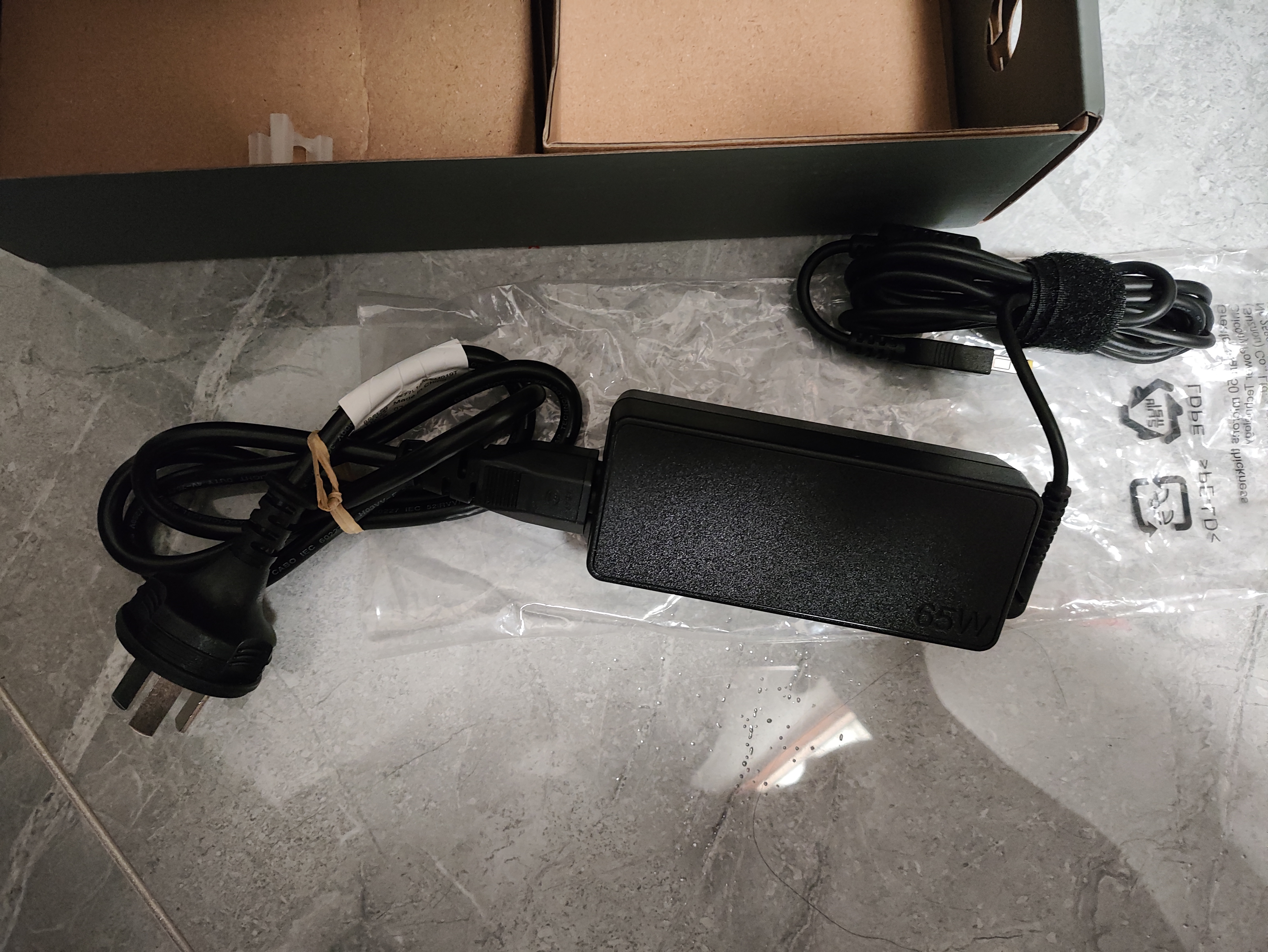 联想（Lenovo）原装充电器 65W方口 20V3.25A 电源适配器 笔记本充电器 电源线 电脑充电线 小新 ideapad 实拍图