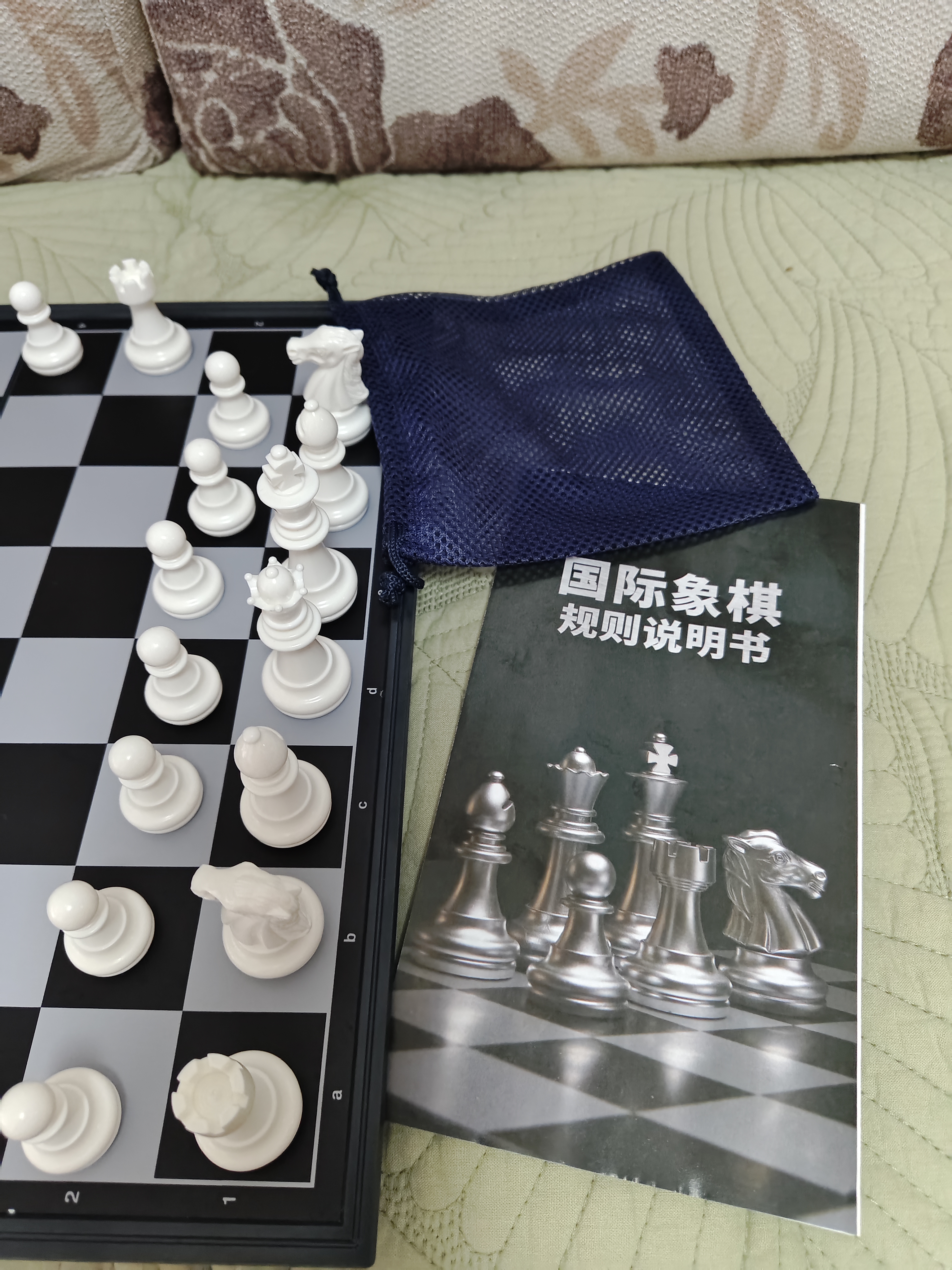友邦（UB） 国际象棋磁性折叠便携成人儿童学生教学露营用棋4812B-C(大号) 实拍图