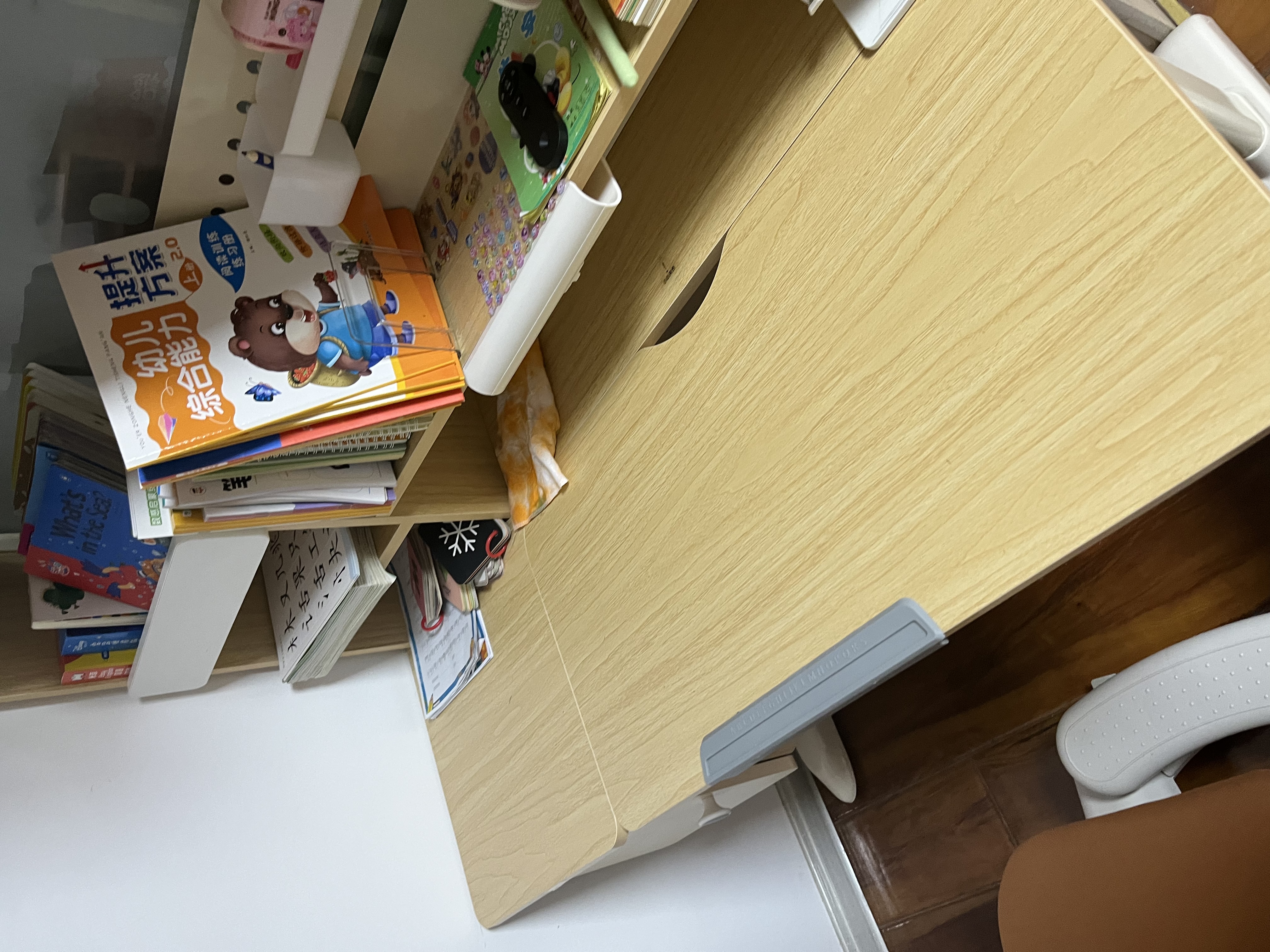 龙承匠人儿童学习桌椅套装J120实木可升降写字书桌中小学生6-18岁课桌椅子 【升级稀土抑轴灯】1.2米实木桌+吊柜+追背椅咖 赠学习大礼包 实拍图
