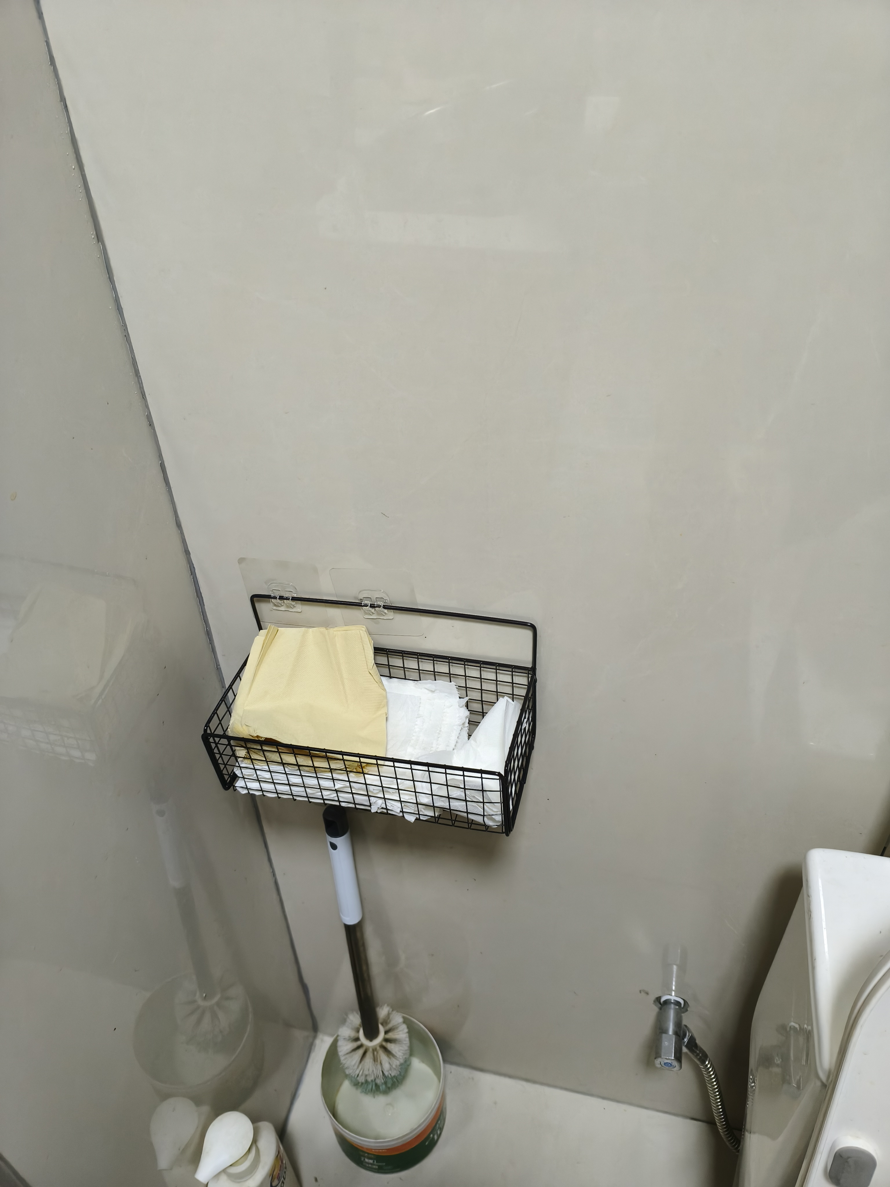 樱苏鱼 卫生间置物架免打孔浴室挂篮壁挂收纳篮铁艺洗刷用品厕所神器 【黑色单层】小号挂篮 1层 23cm 免打孔安装 实拍图