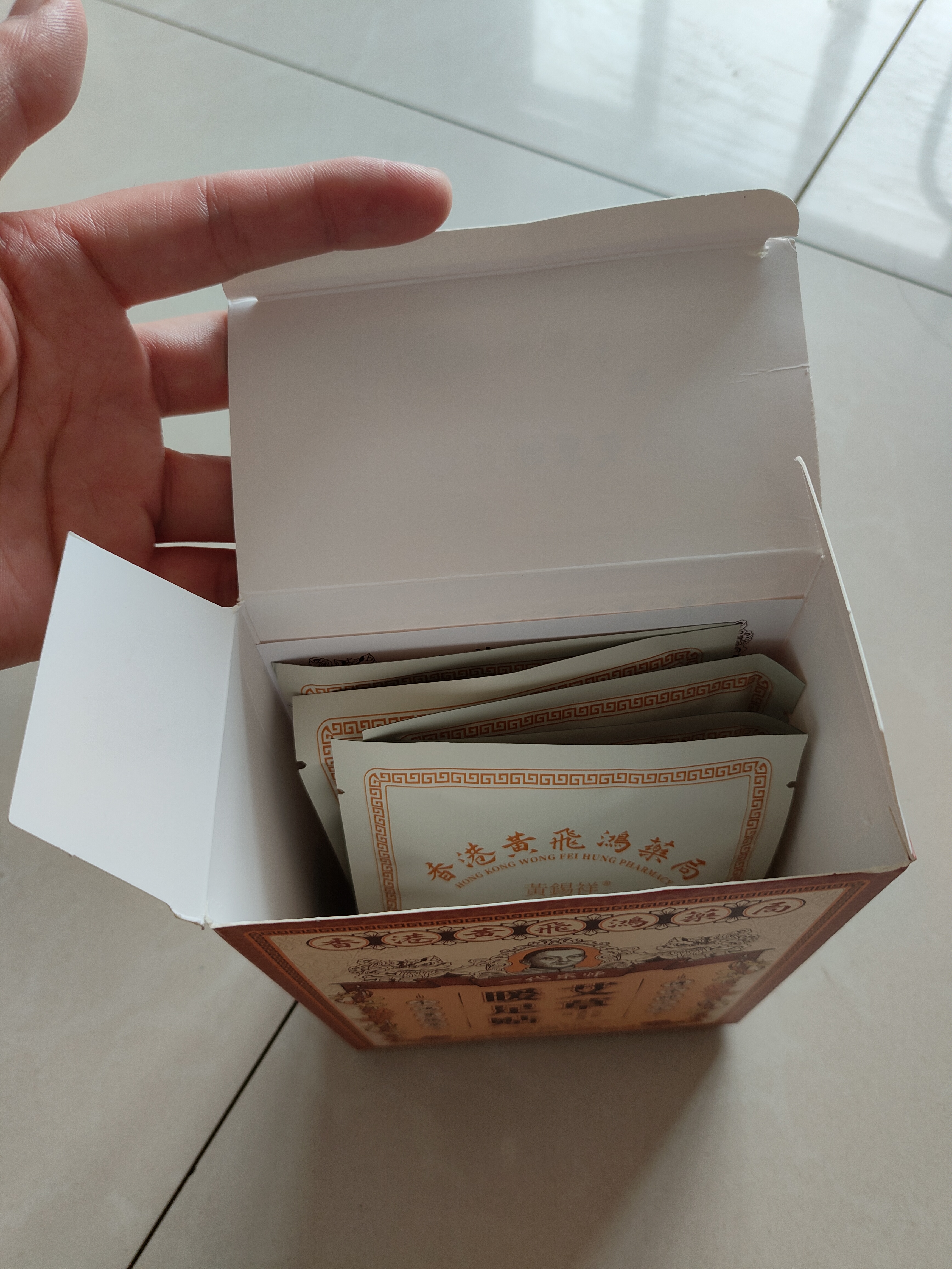 黄锡祥香港艾草暖足贴自发热保暖脚贴生姜加热鞋垫暖手足底祛湿热敷贴 实拍图
