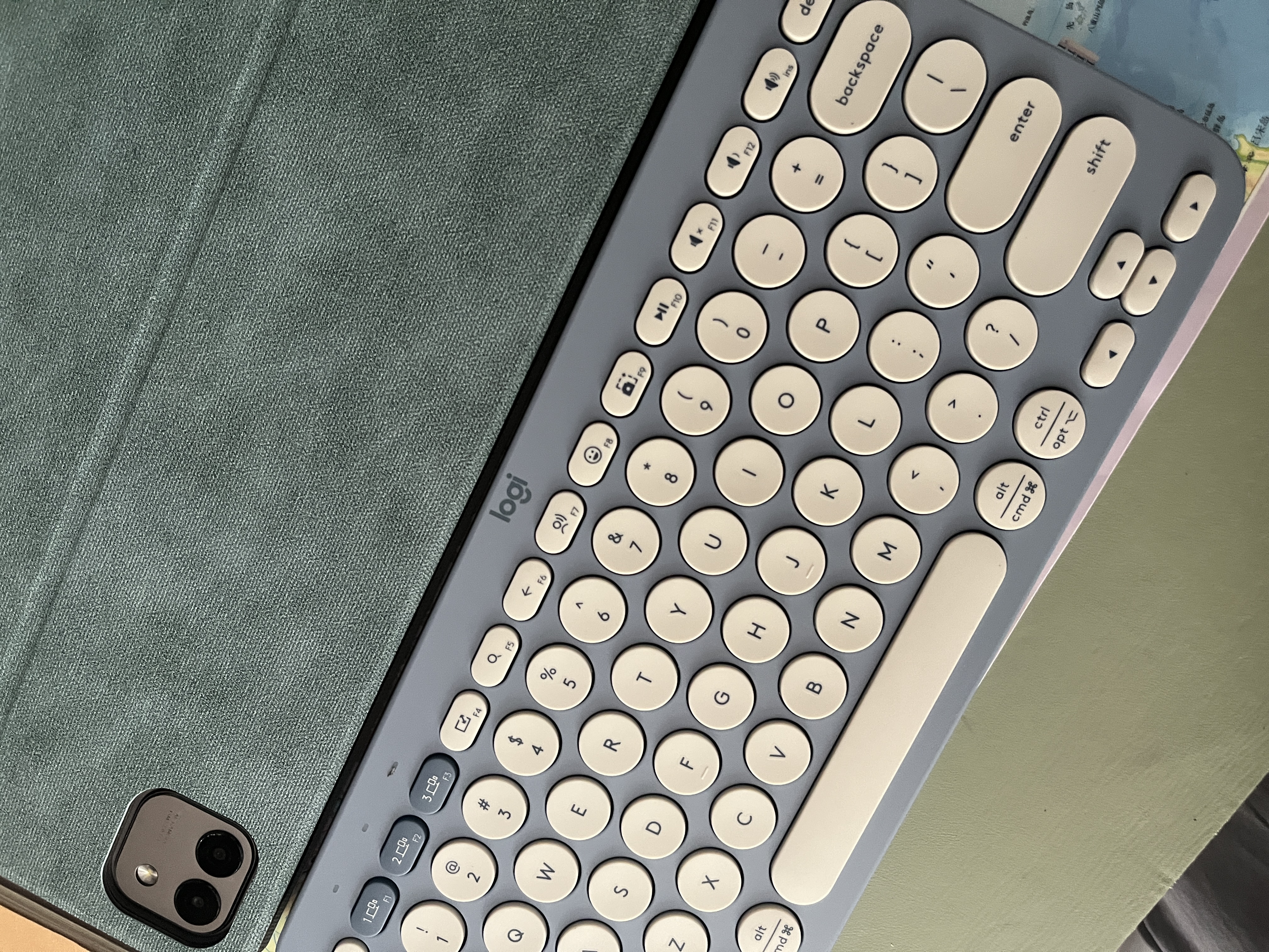 罗技（Logitech）时尚系列K390无线蓝牙键盘 超薄便携  K380升级版蓝色 79键 实拍图