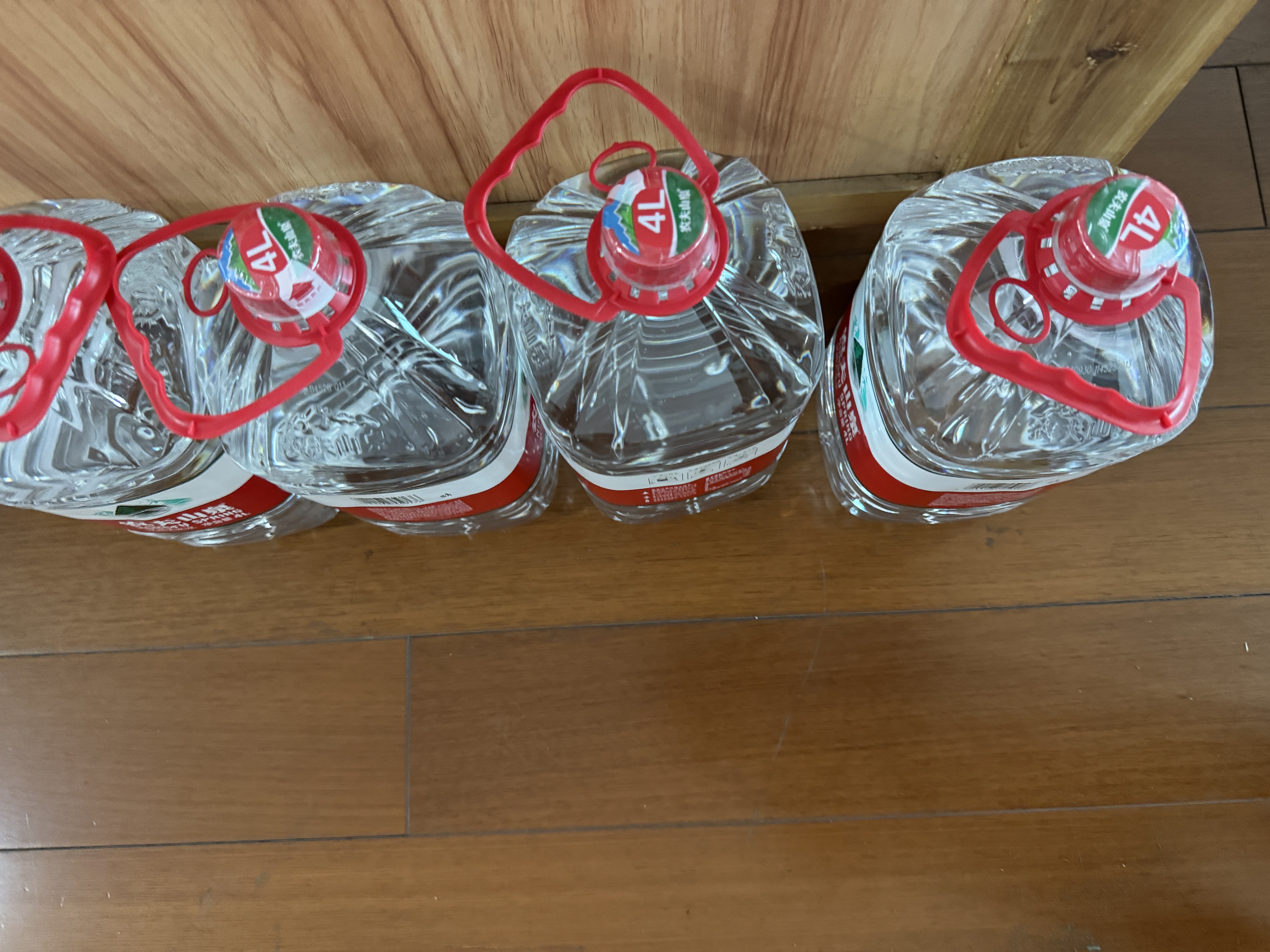 农夫山泉饮用天然水4L*4桶 纸箱塑膜随机发货大桶装 家用桶装水 实拍图