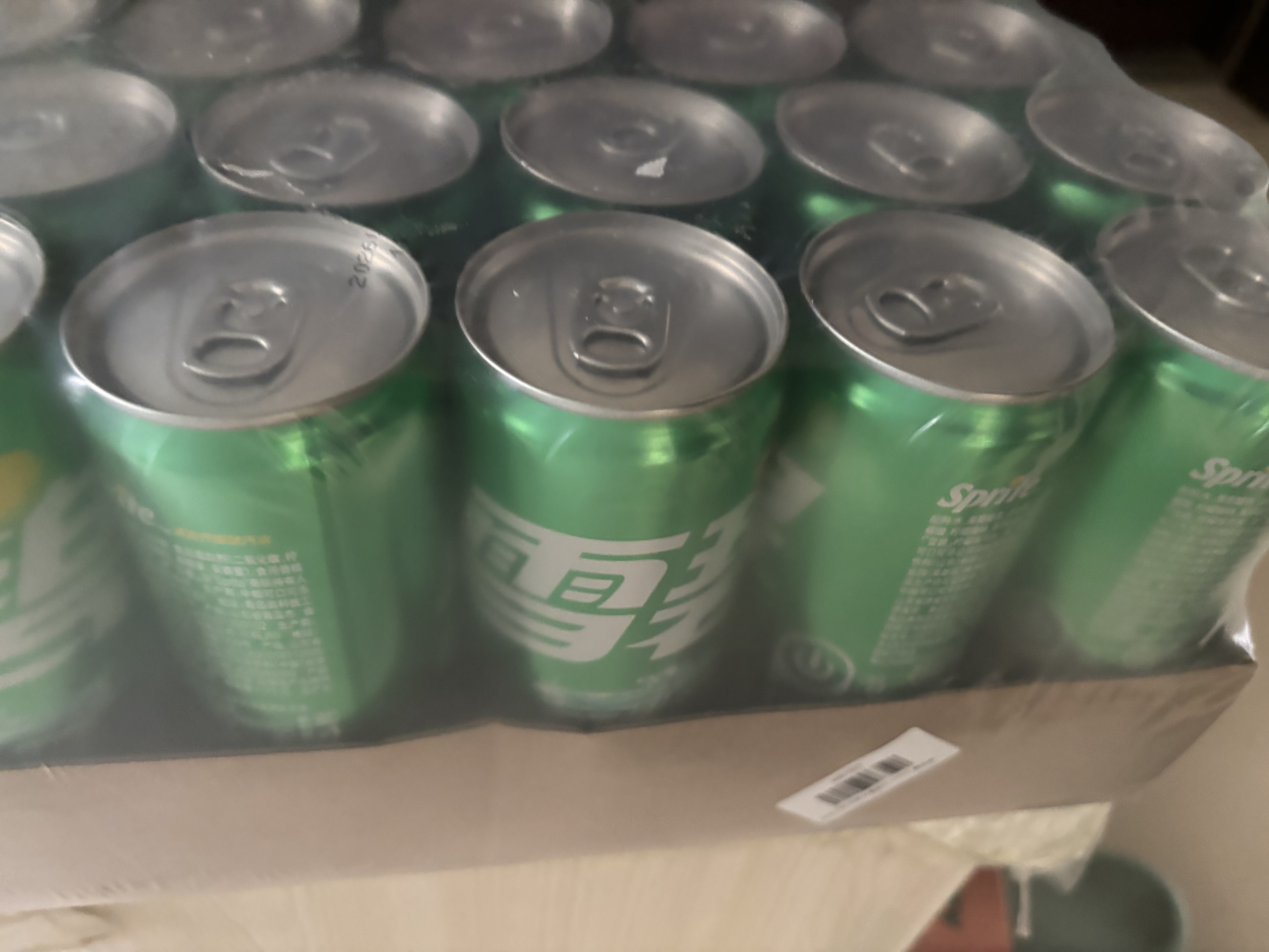 可口可乐（Coca-Cola）檀健次代言 雪碧Sprite柠檬味碳酸饮料 330ml*24摩登罐  实拍图