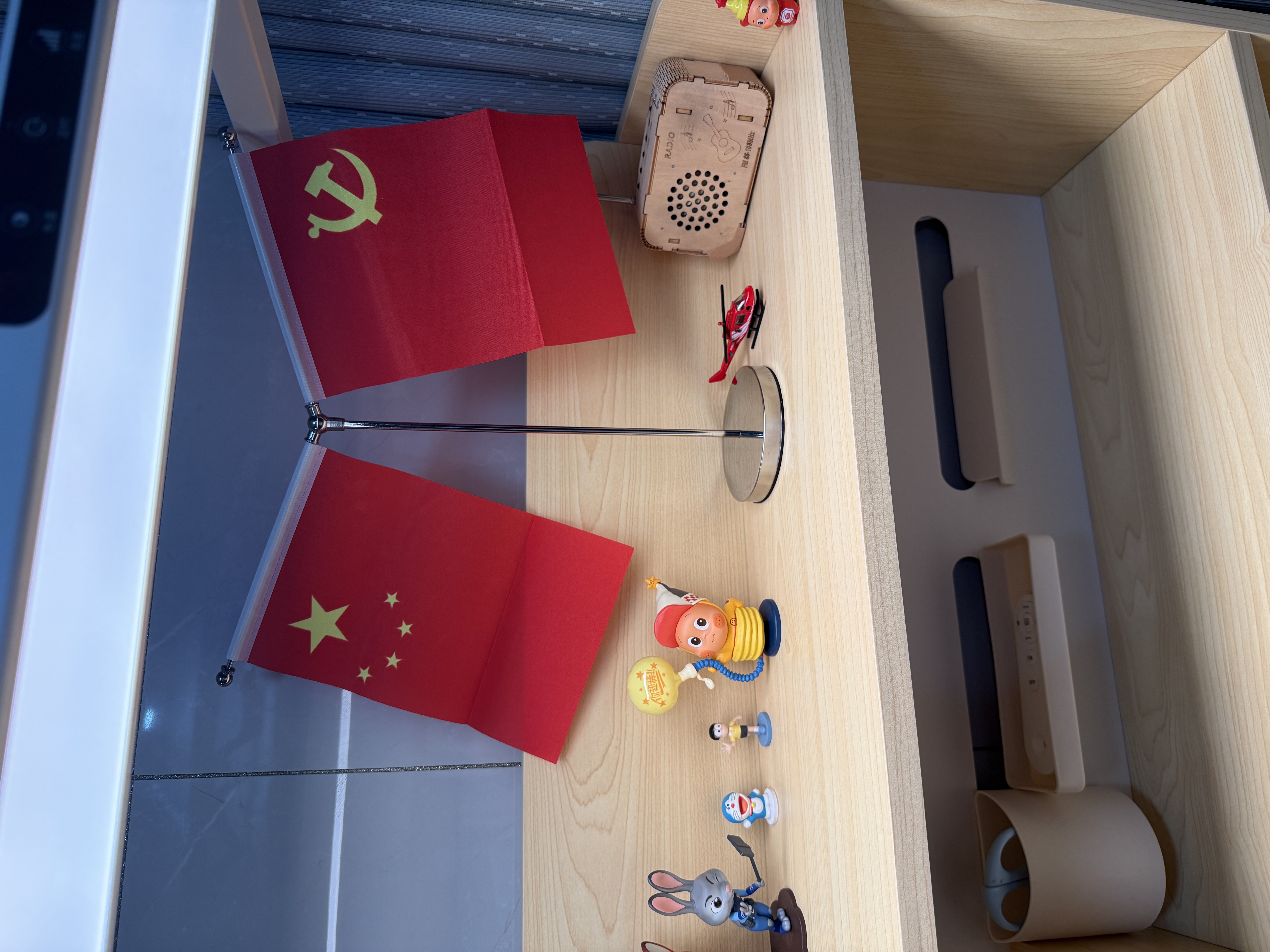 优和（UHOO）国庆节党旗国旗摆件办公室桌面会议室桌旗中国小国旗小红旗摆件家用带底座五星红旗帜 不锈钢0279 实拍图