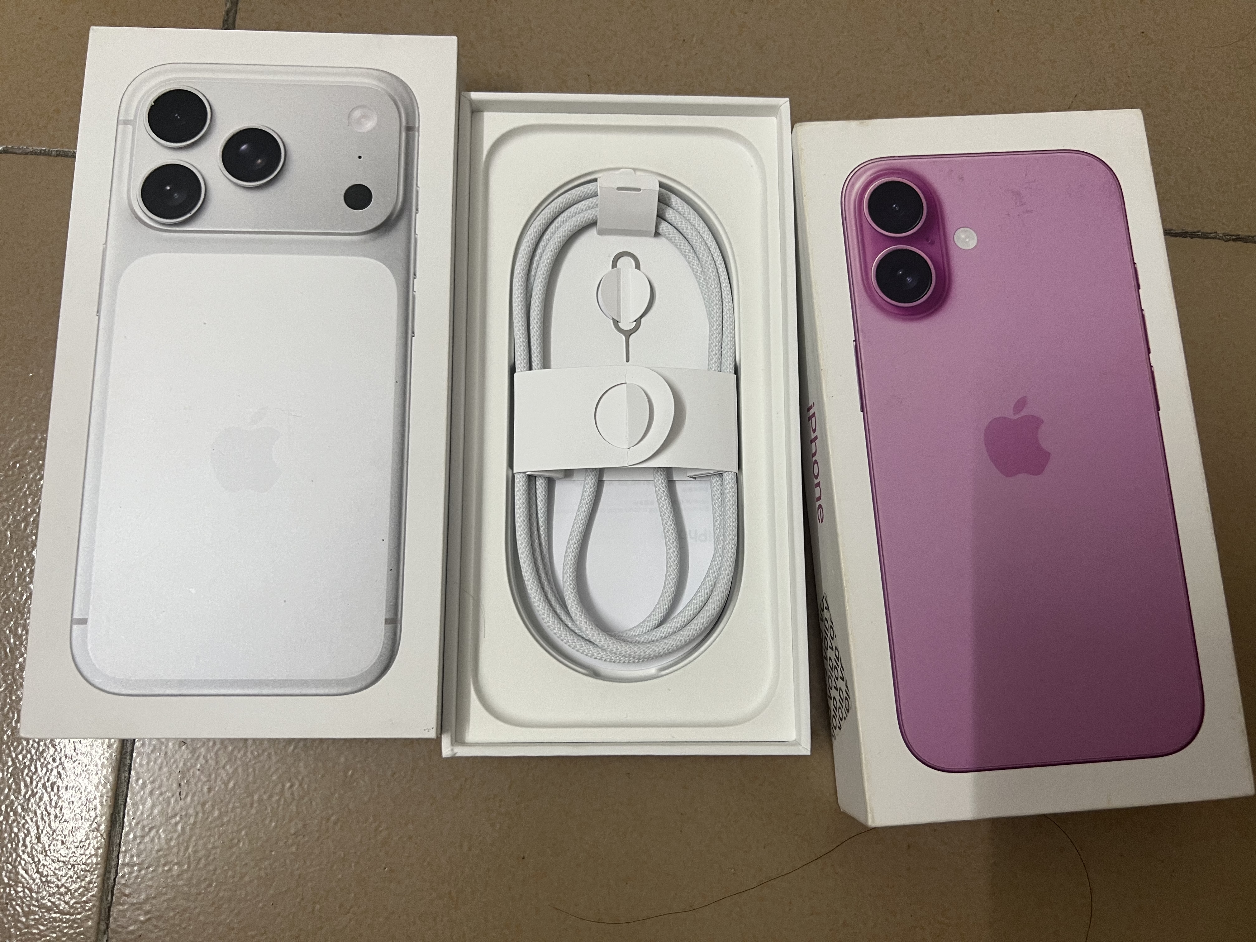 Apple/苹果【政府补贴限时限量】/iPhone 17 Pro 256GB 银色 支持移动联通电信 双卡双待手机 实拍图