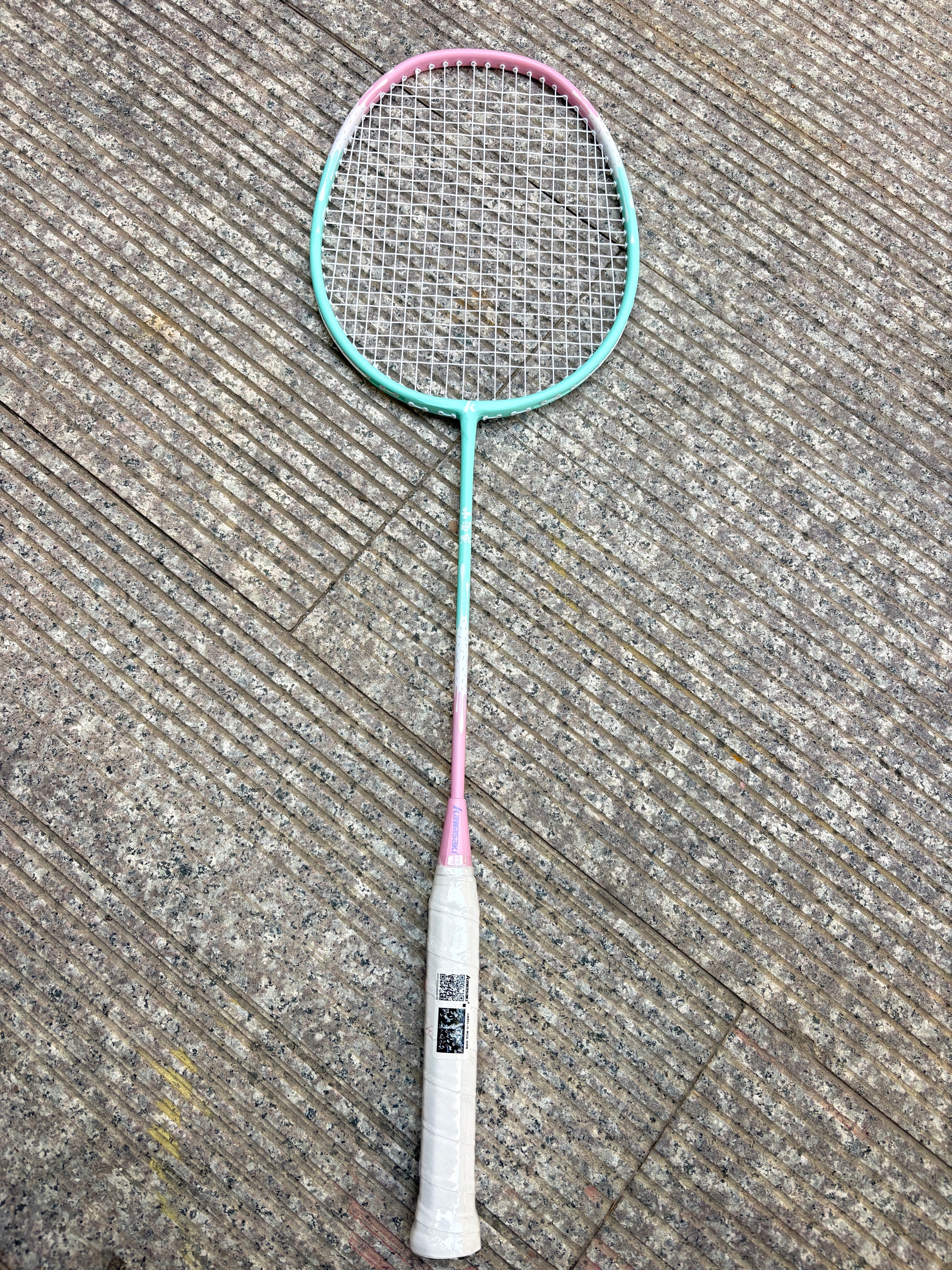 川崎（KAWASAKI）羽毛球拍超轻碳素中杆对拍小泡芙 草莓+香草 (穿线含球*3+手胶*2) 实拍图