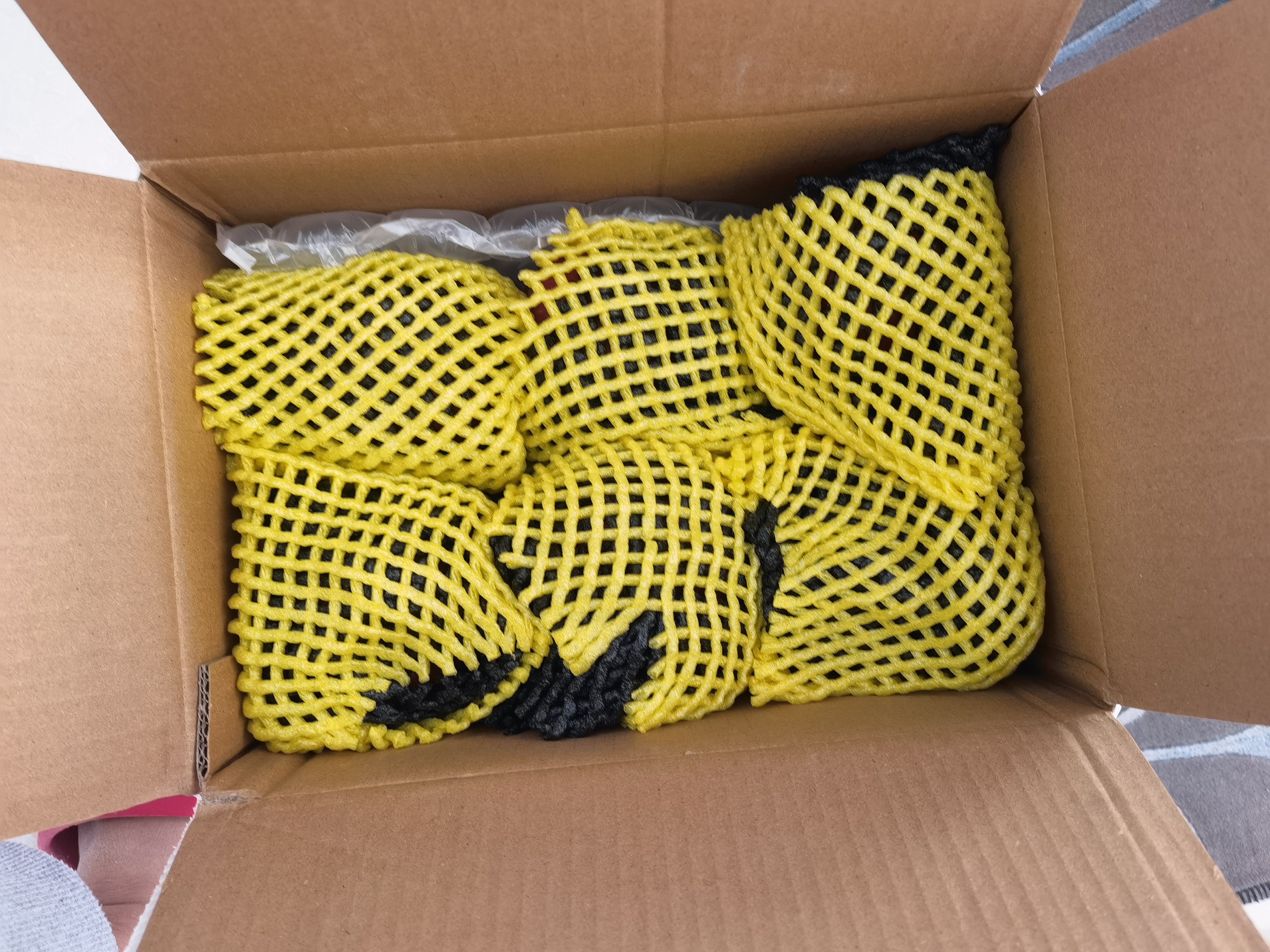 京鲜生 甘肃天水花牛苹果 6粒装 约950g 单果160-190g 生鲜水果 实拍图