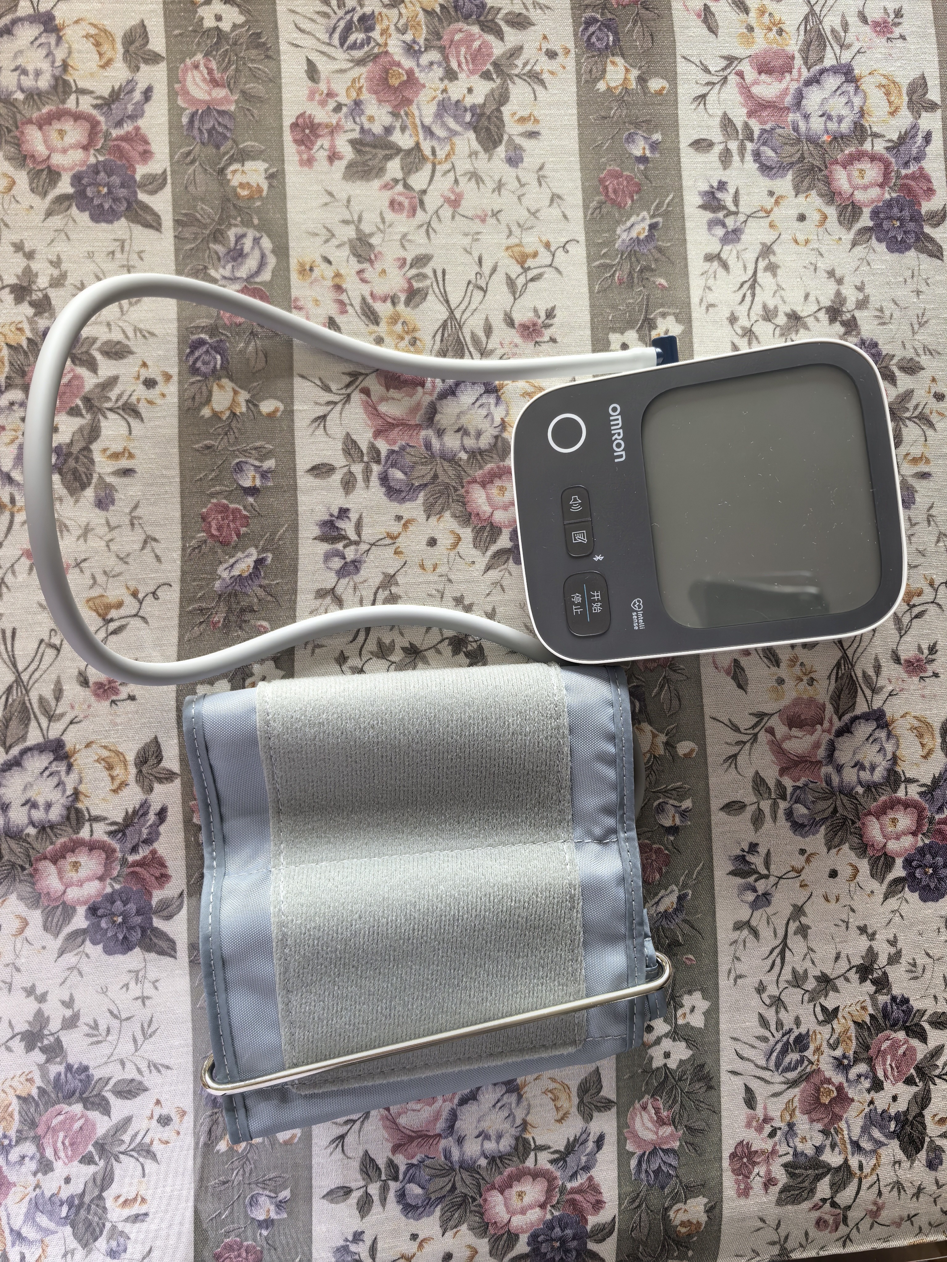 欧姆龙（OMRON）上臂式电子血压计血压仪充电语音家用蓝牙医用测量仪A866T 实拍图
