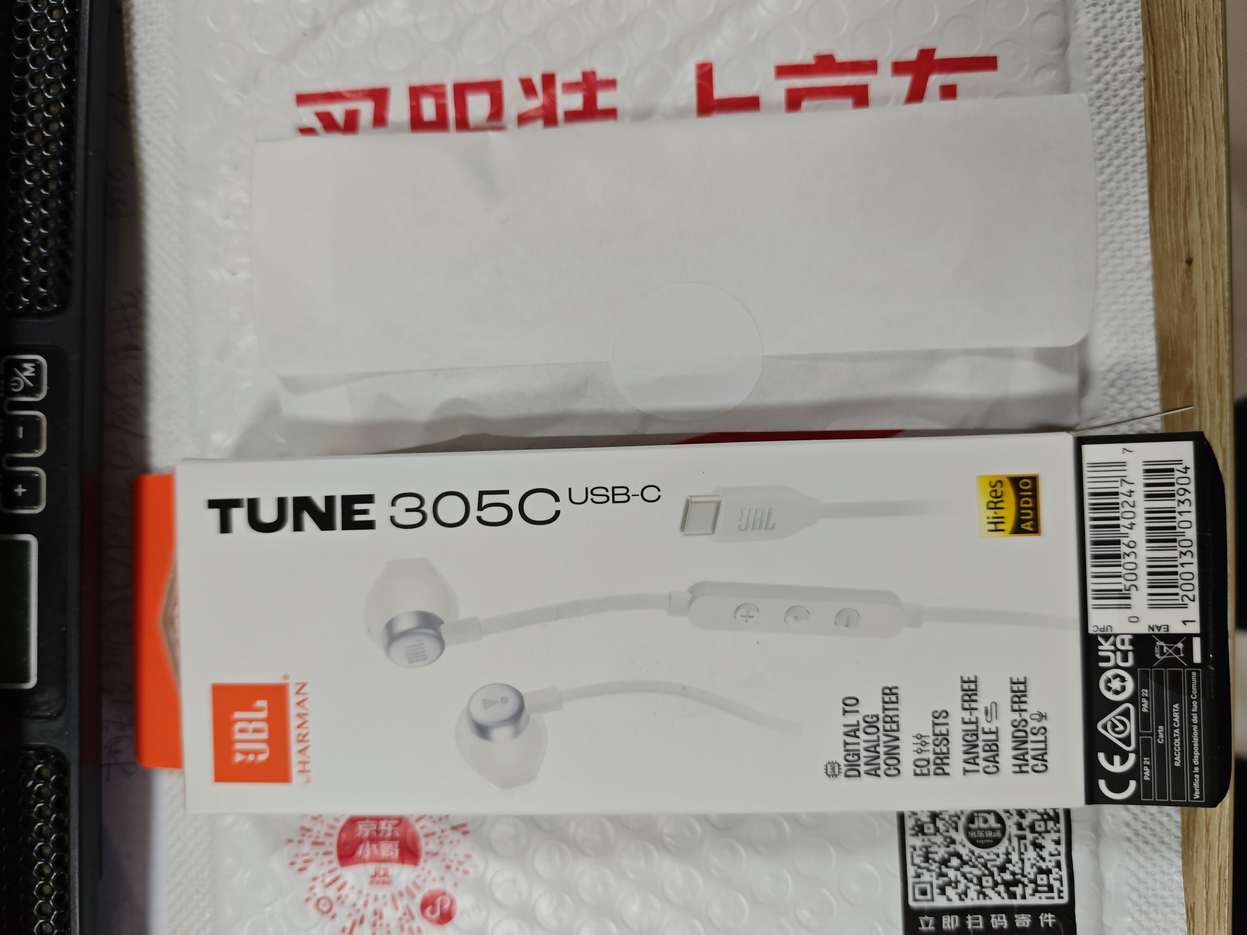 JBL TUNE 305C 有线耳机 Type-C接口 半入耳式耳机 电脑耳机 适用于USB-C 出游搭子 礼物耳机 白色 实拍图