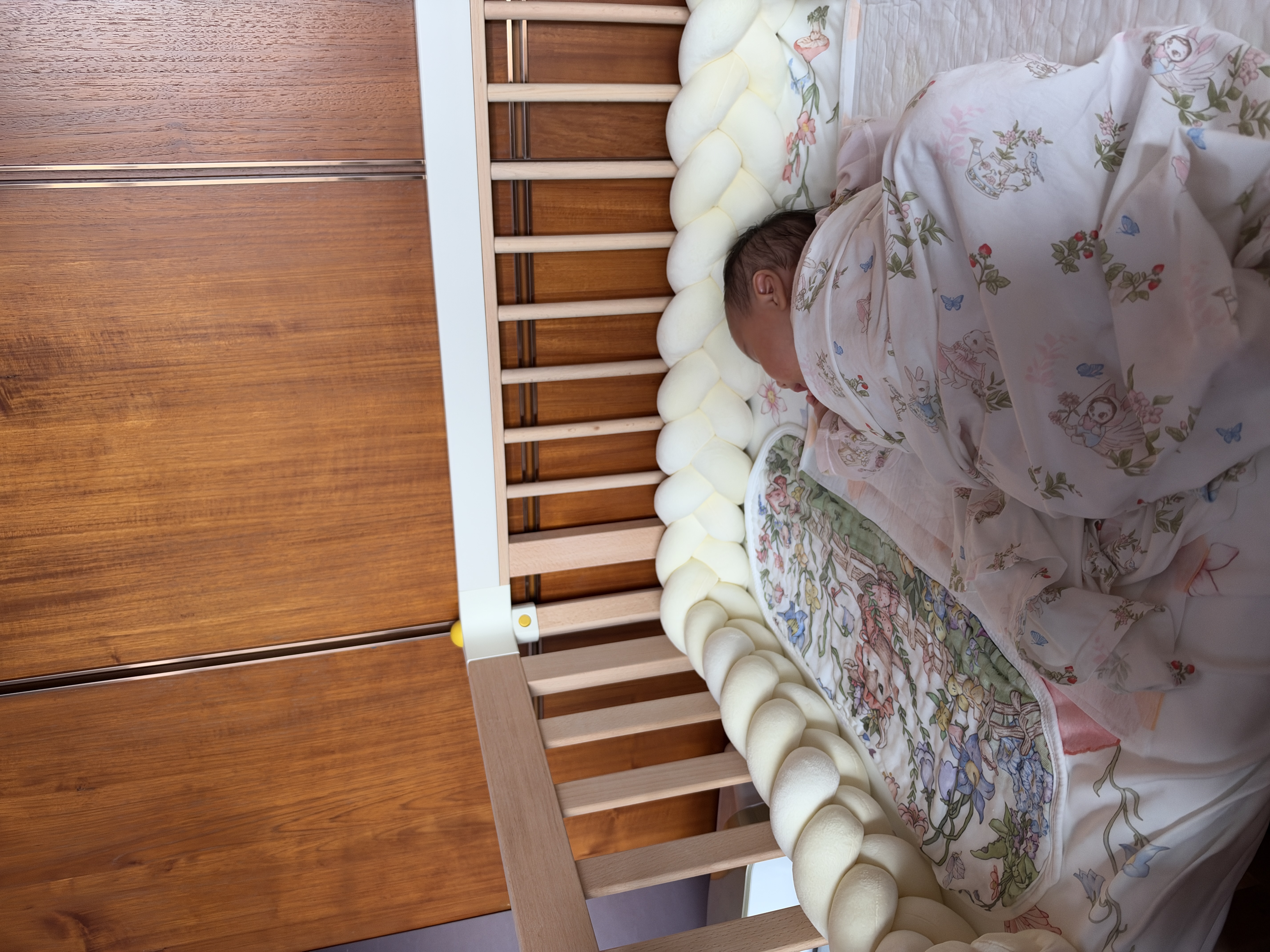babycare弗里斯克婴儿床新生儿宝宝实木床+4D空气纤维双面床垫+安抚四件套 实拍图