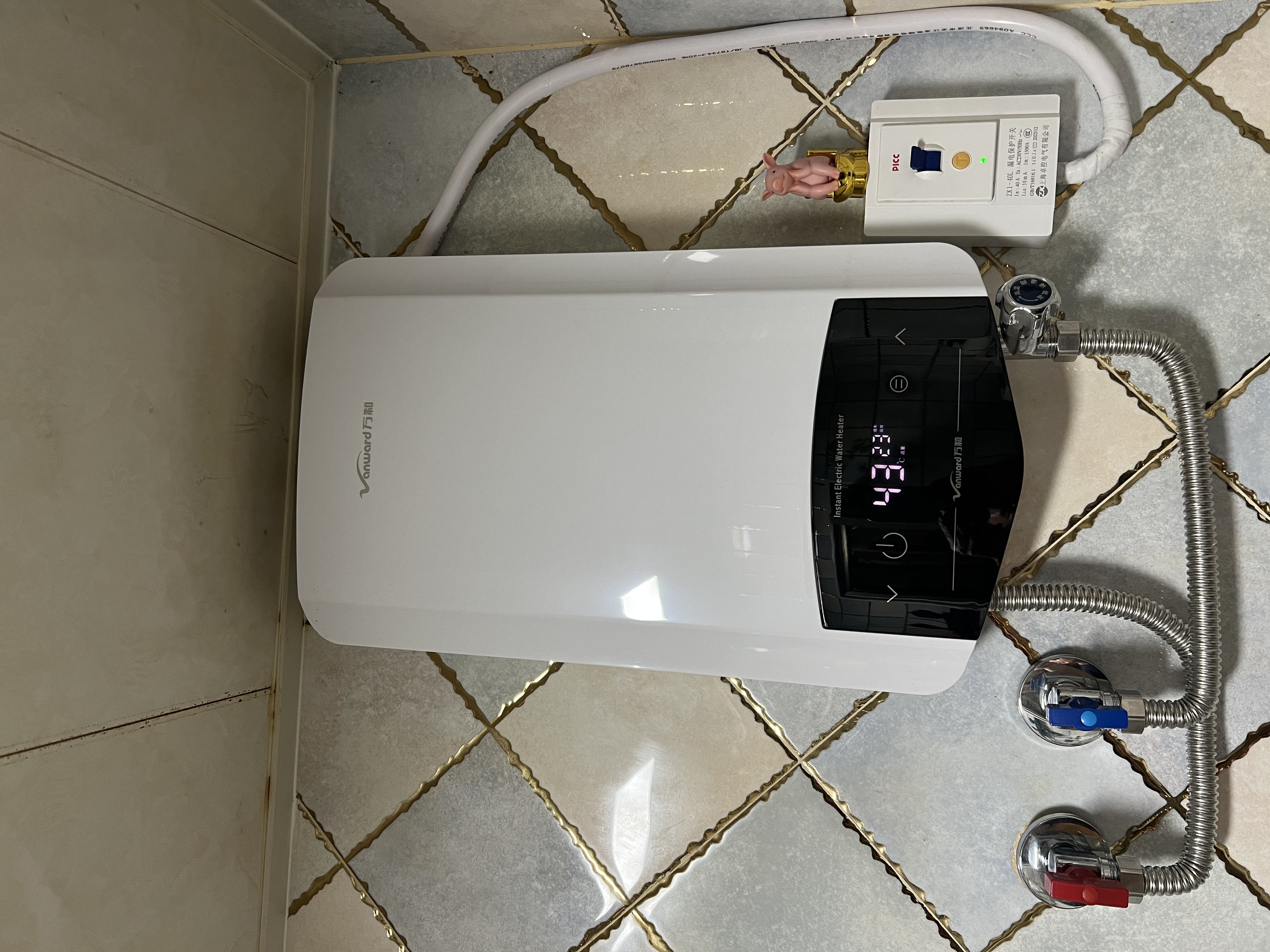 万和（Vanward）即热型变频热水器速热电热水器家用恒温洗澡免储水加热器淋浴器挂墙厨房热水器 实拍图