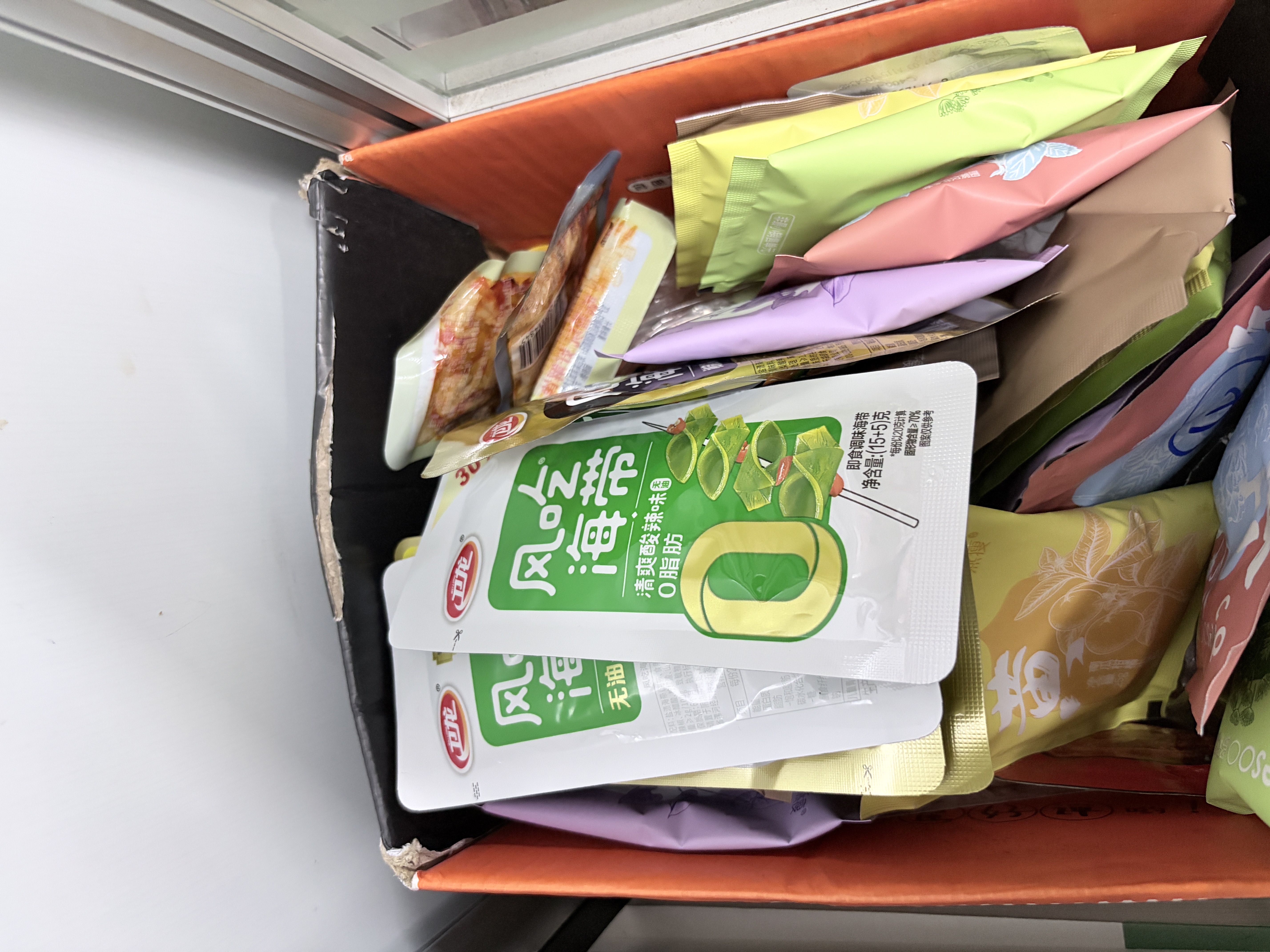 卫龙 风吃海带 下饭菜 780g/约39包 香辣酸辣麻酱 休闲小零食 实拍图