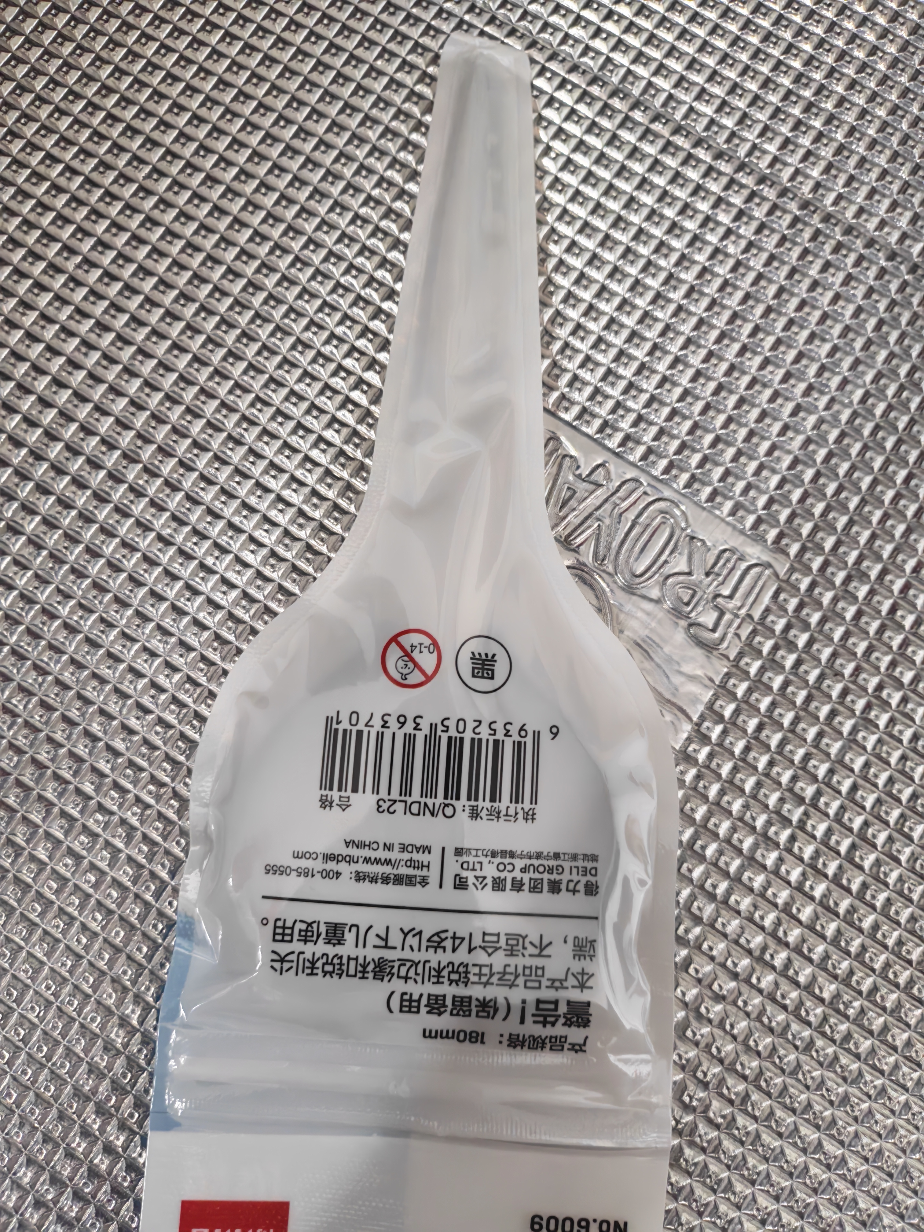 得力（deli）【超级爆款】2把180mm剪刀(1黑1红) 办公生活家用中号剪子 手工剪纸刀 办公用品 33215 实拍图