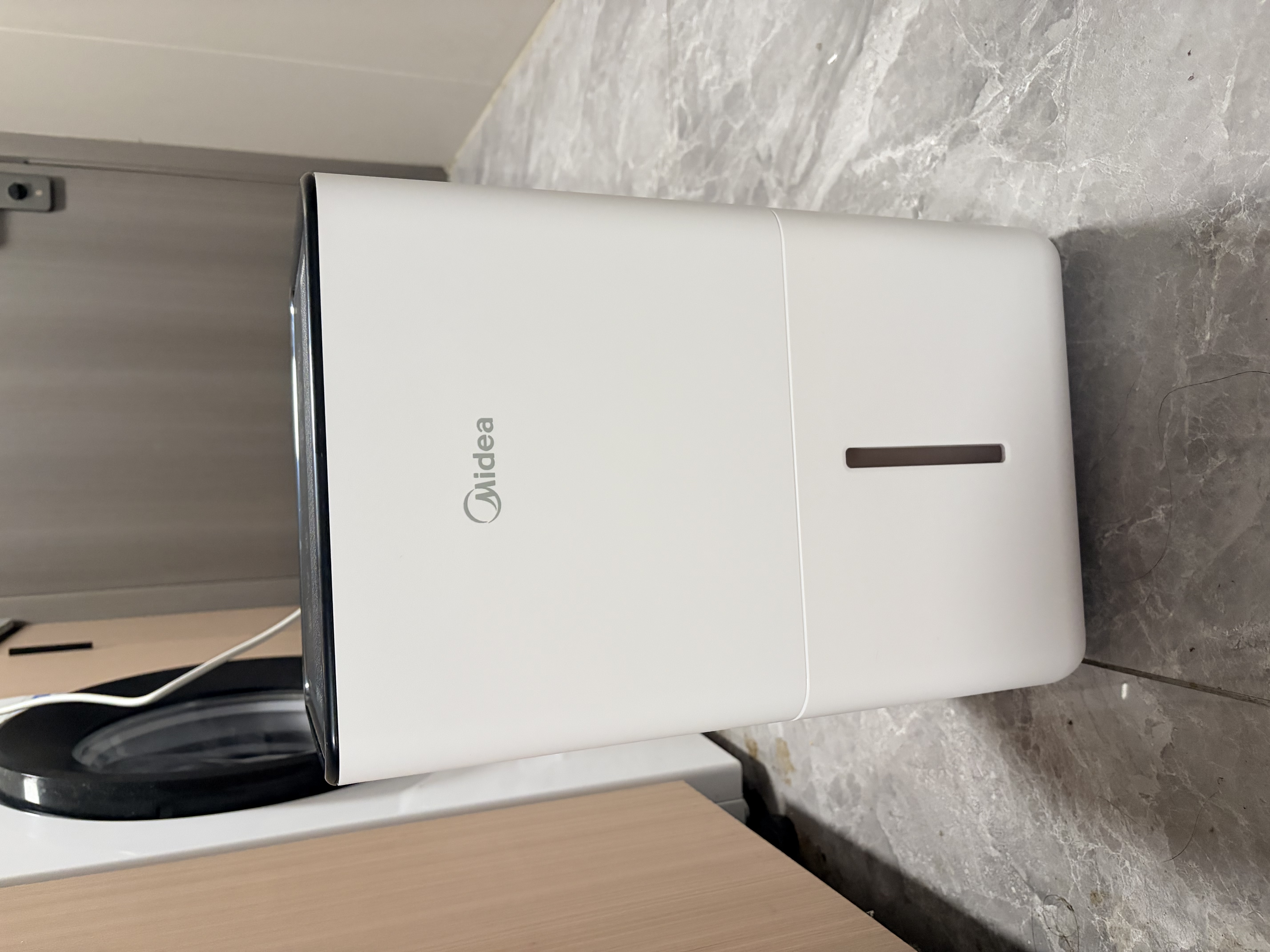 美的（Midea）除湿机/抽湿机12升/天 自营家用20㎡轻音小型回南天客厅卧室内防潮专用干衣吸湿器CF12BD/N7-DO 实拍图